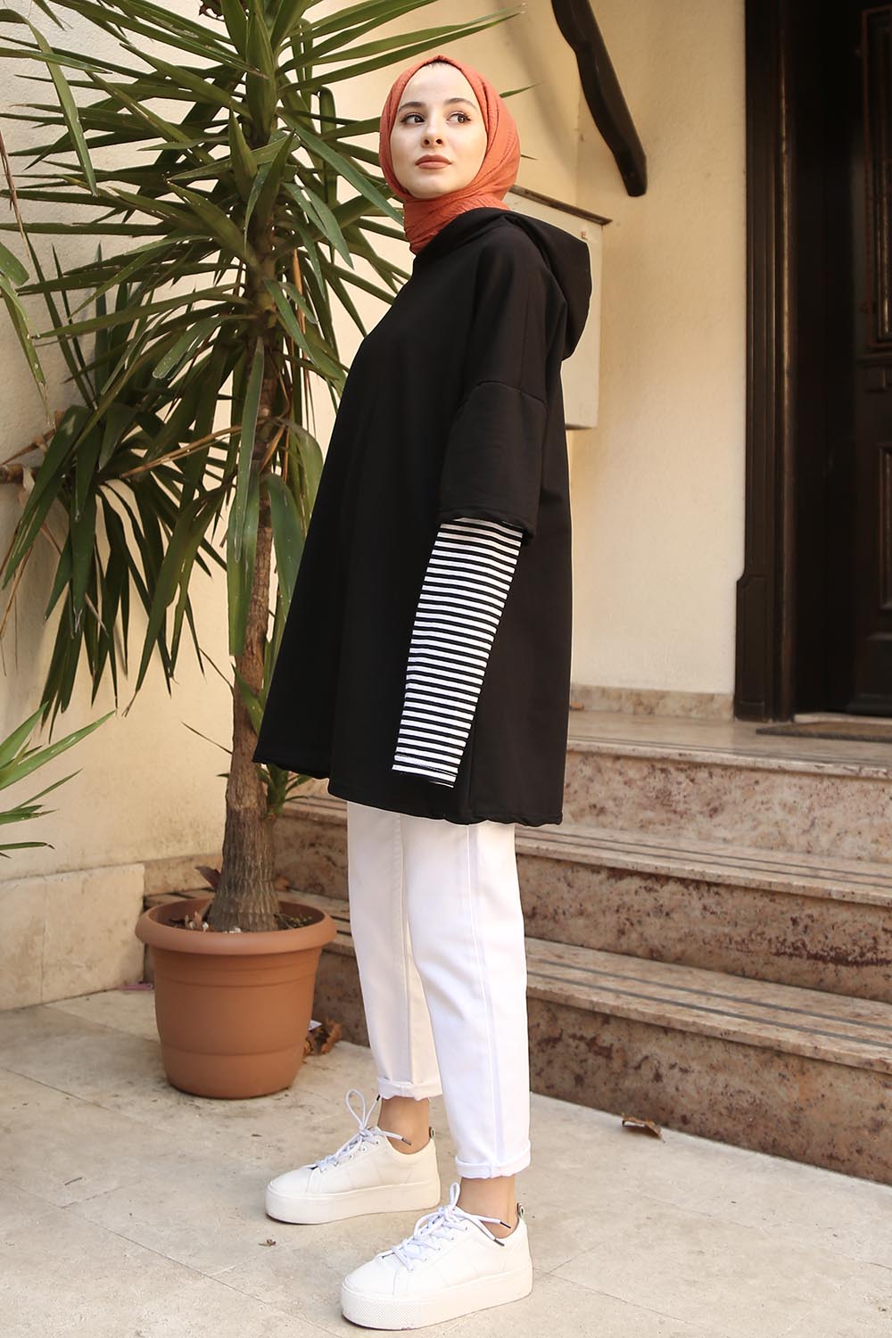 Lamelif Kolu Çizgi Detaylı  Kapşonlu Sweat Siyah