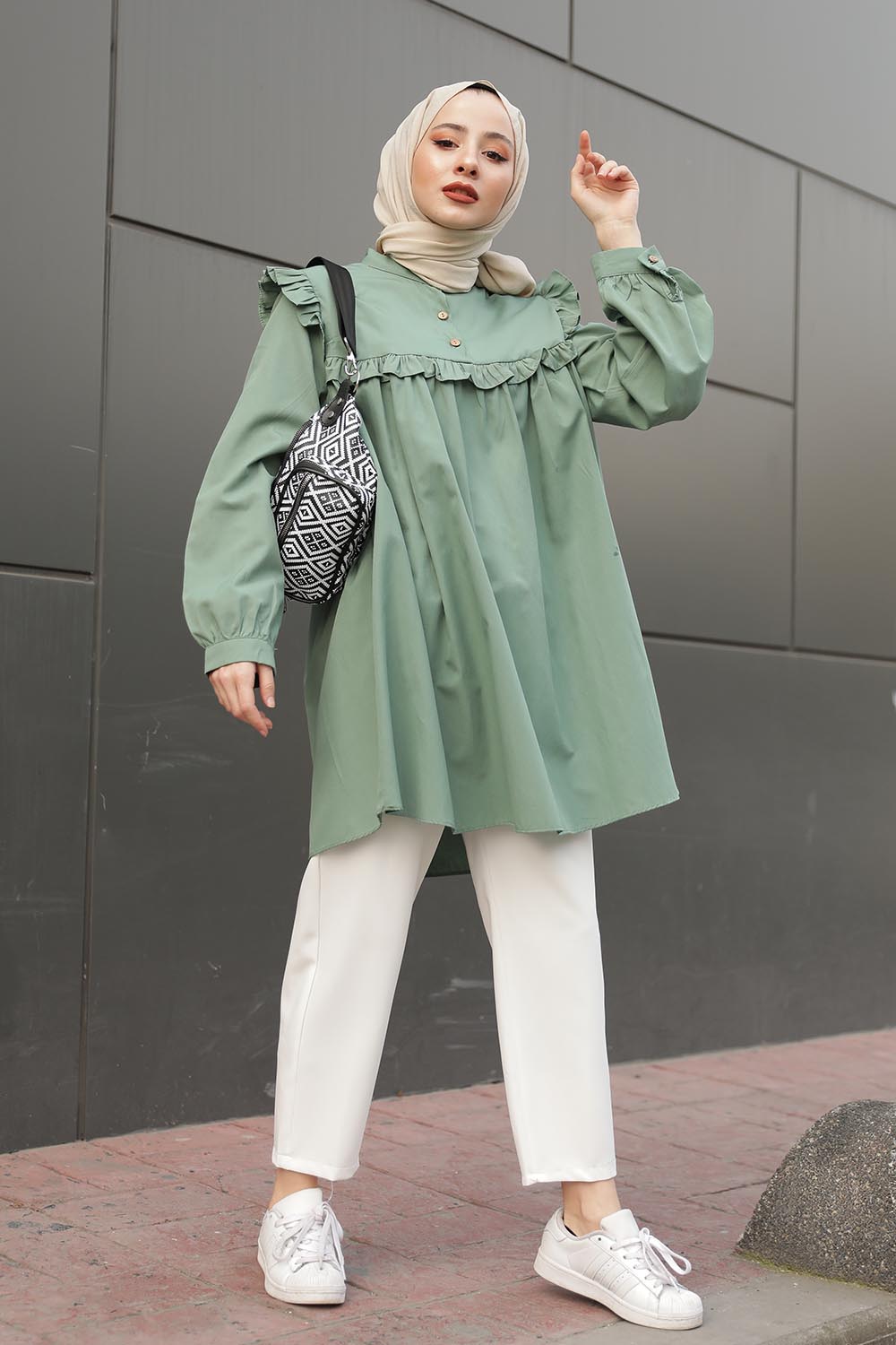 Omuz ve Göğüs Kısmı Fırfırlı Yarım Düğmeli Şık Tunik Çağla Yeşili