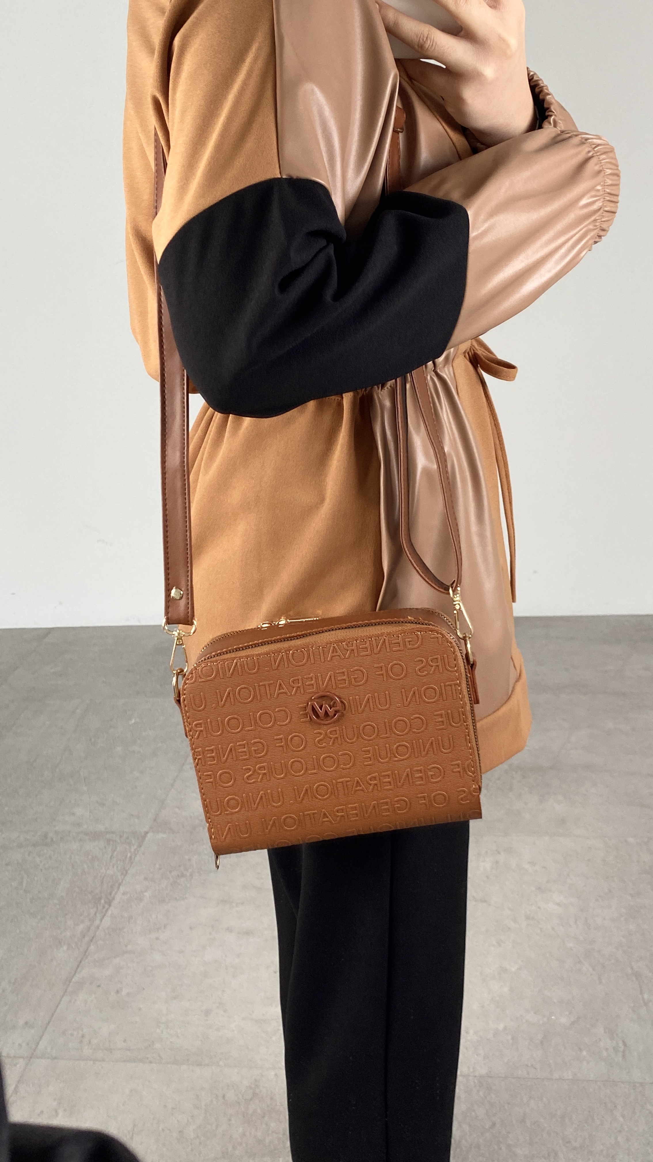 Tan Buckle Skin Hand Bag Bag