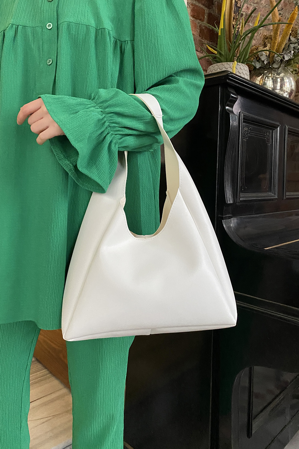 Lamelif Omuz Askılı Deri Görünümlü Kadın Çanta Beyaz