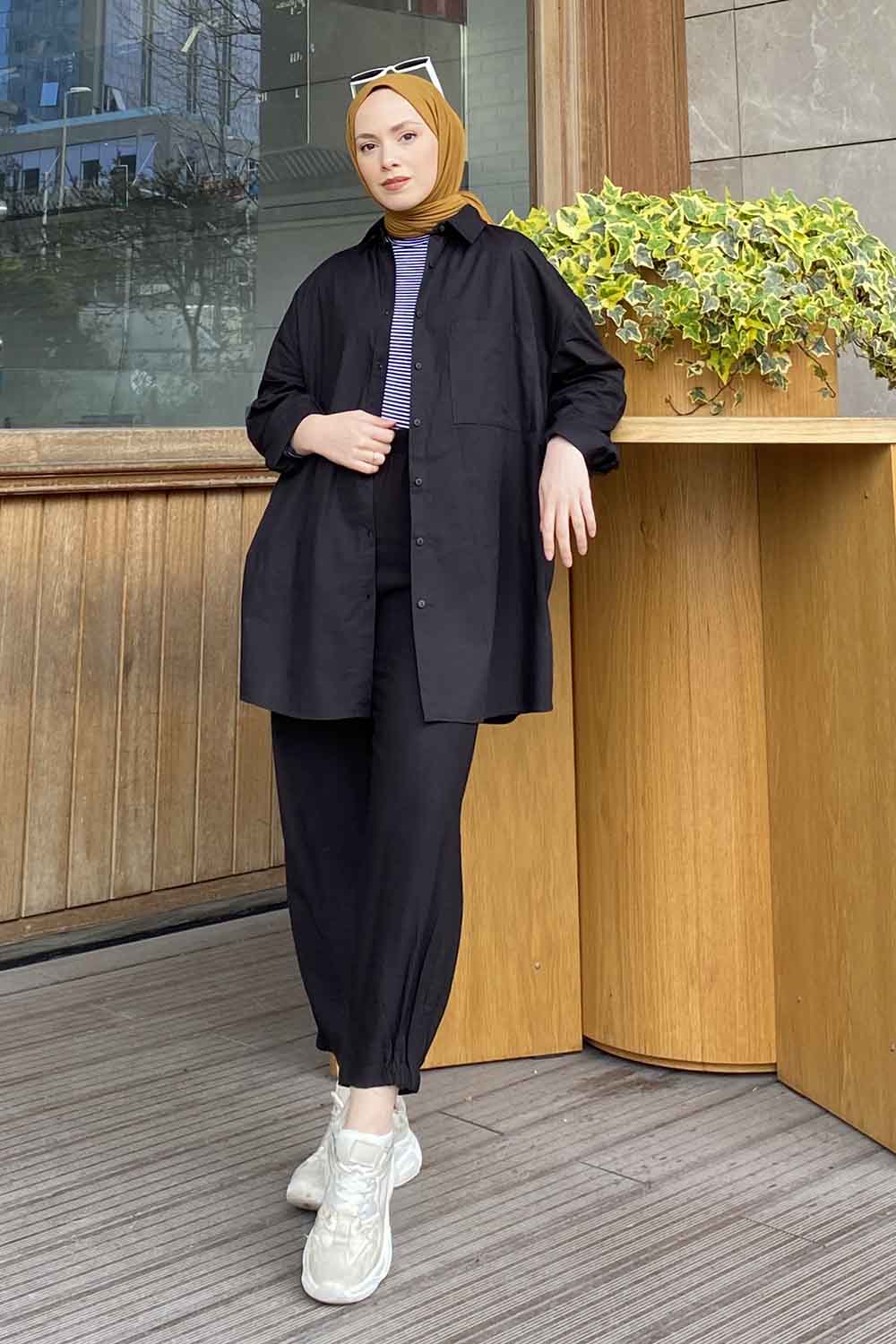 Black Shirt Collar Long Arm Cotton Unprinted Shirt