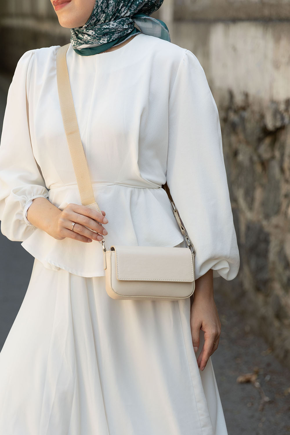 Lamelif Mini Kapaklı Hasır Askılı Kadın Çanta Krem