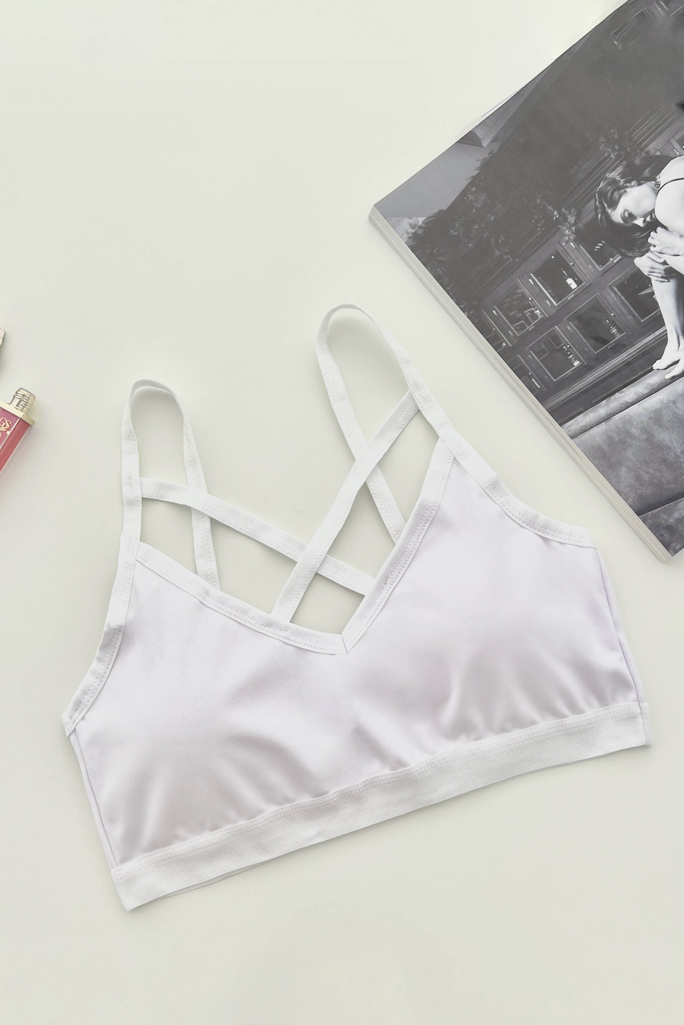 Lamelif Önü Çapraz Askılı Pedli Sporcu Sütyen