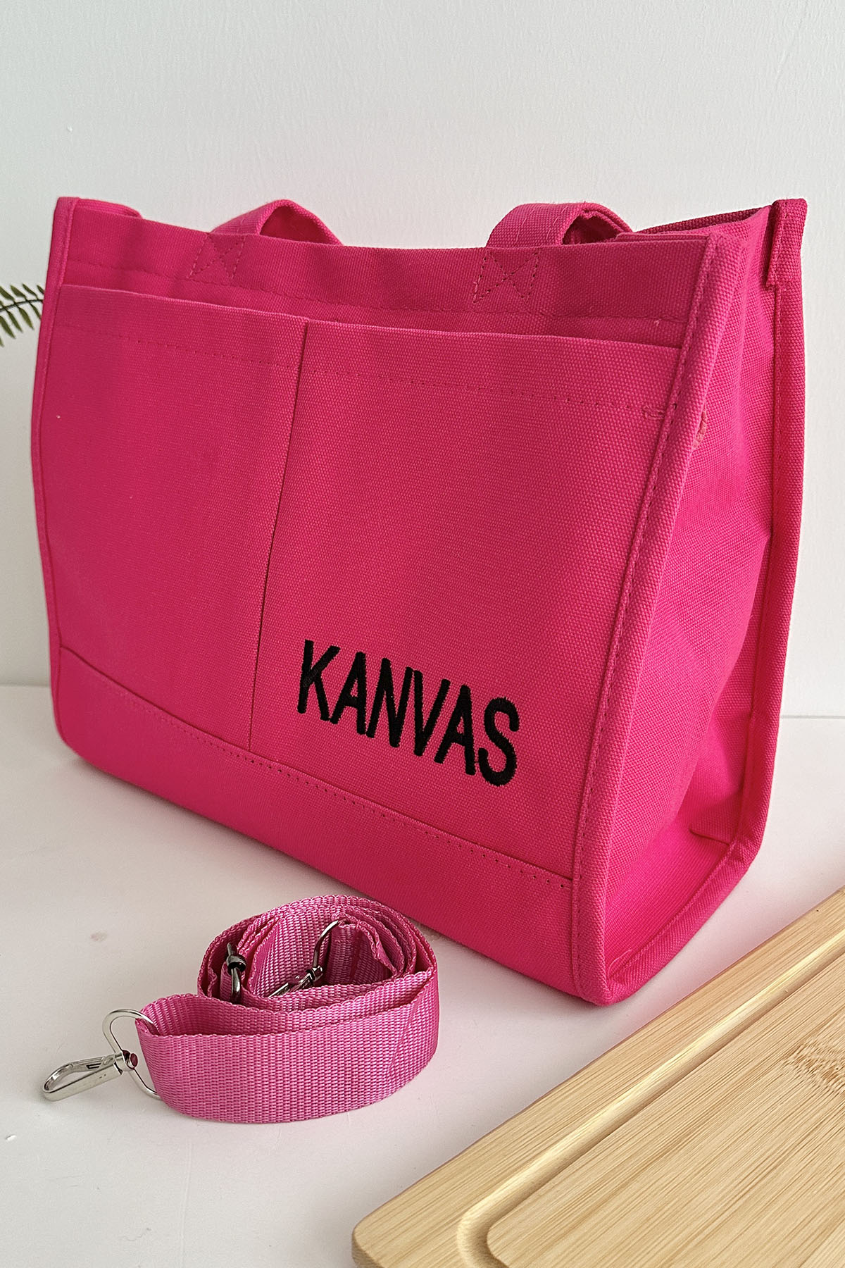 Lamelif Kanvas Nakışlı Kadın Çapraz Çanta Fuşya