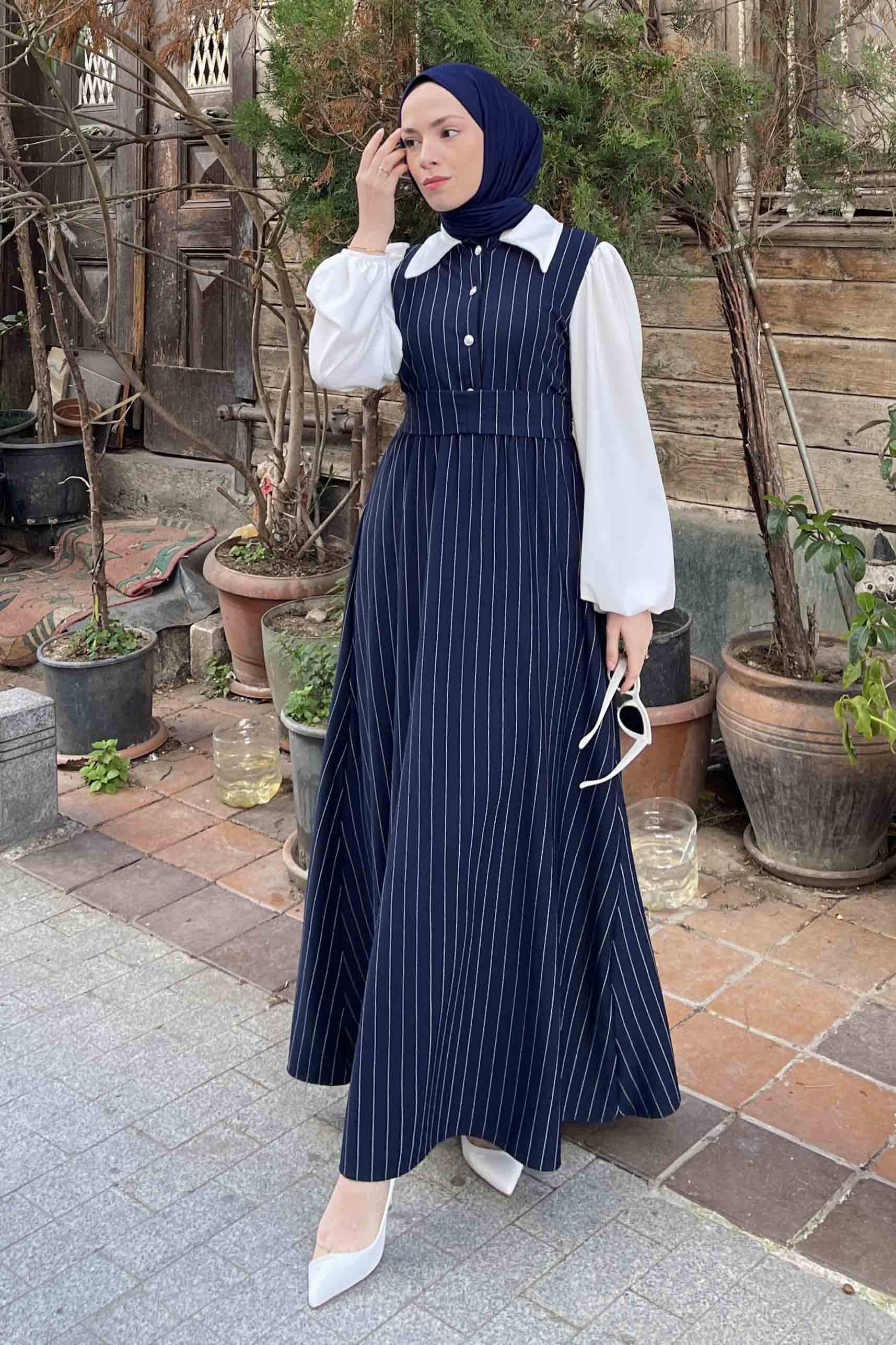 ﻿ Lamelif Çizgi Detaylı Garnili Tesettür Elbise Lacivert