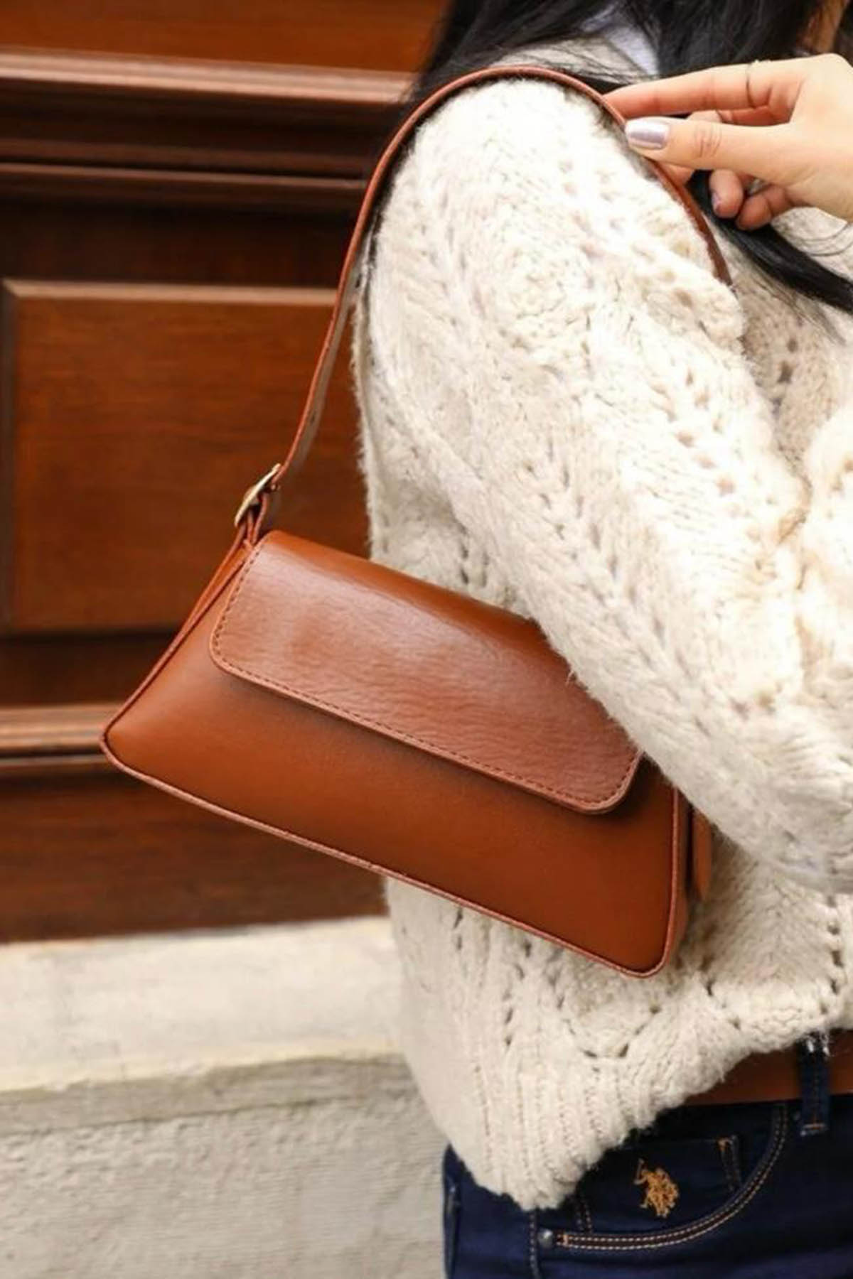 Tan Buckle Skin Hand Bag Bag