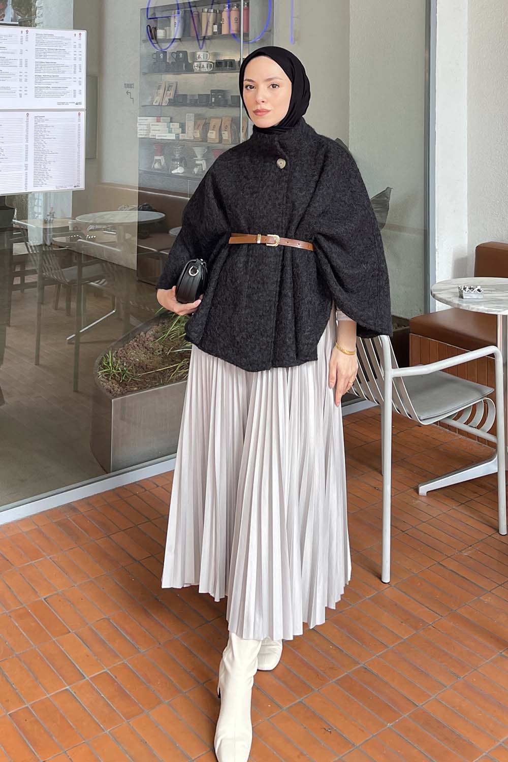 Lamelif Hakim Yaka Kemer Detaylı Kaşe Panço Siyah