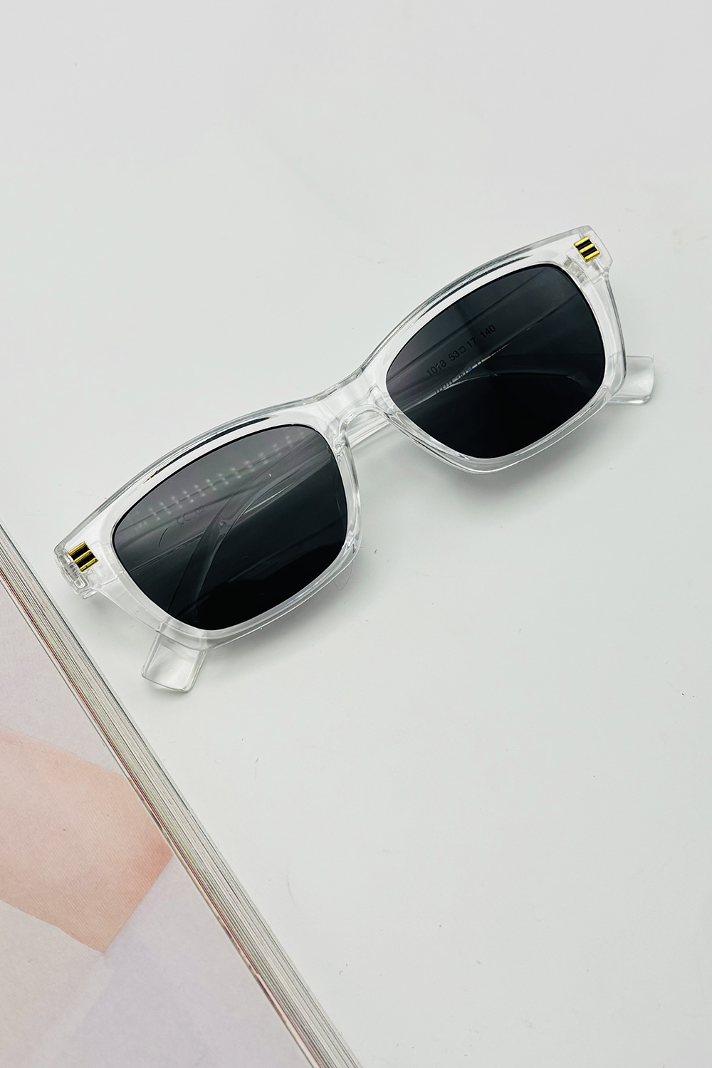 Lamelif Alissa Şeffaf Çerçeve Siyah Güneş Gözlüğü