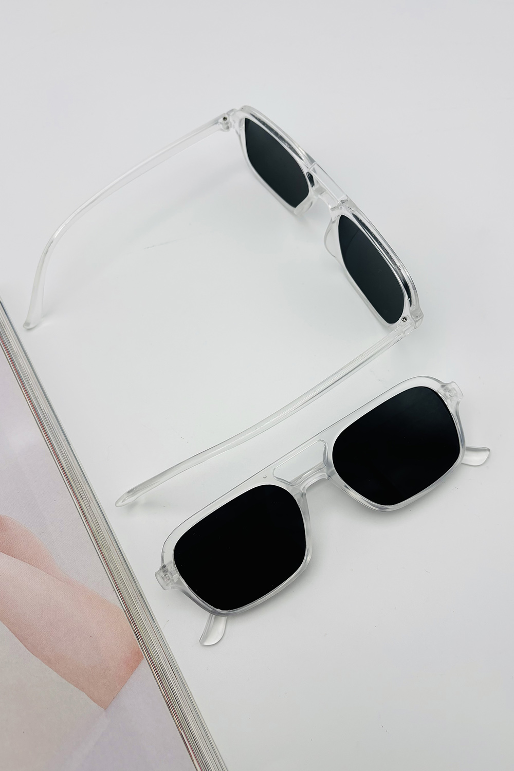 Lamelif Şeffaf Çerçeve Siyah Güneş Gözlüğü