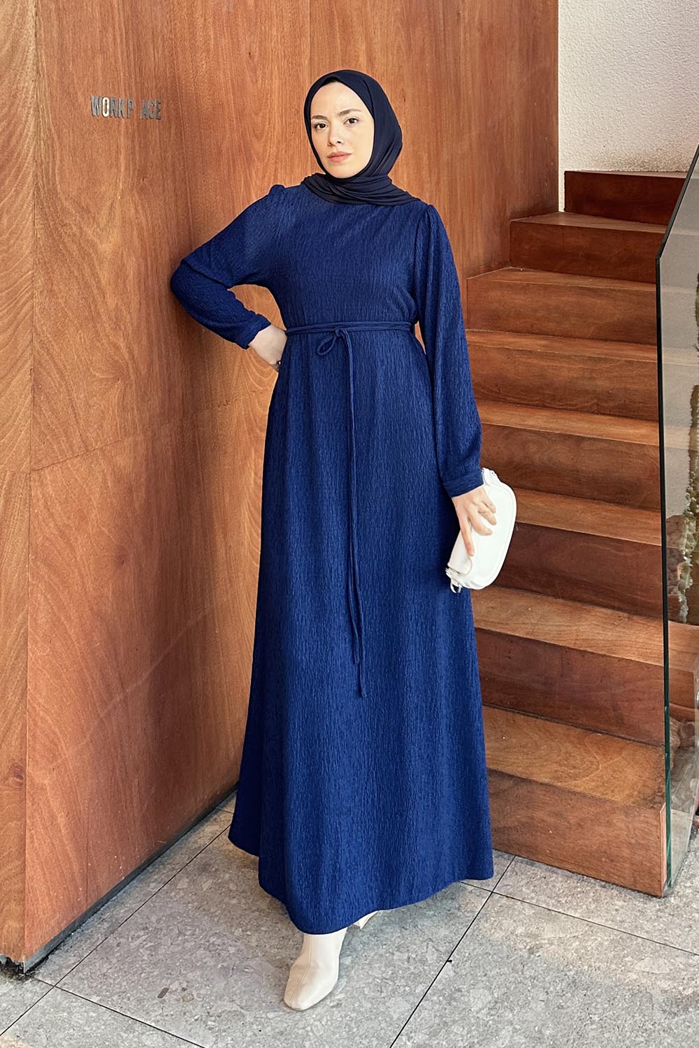 Lamelif Kuşak Bağlama Kıraşlı Tesettür Elbise Lacivert