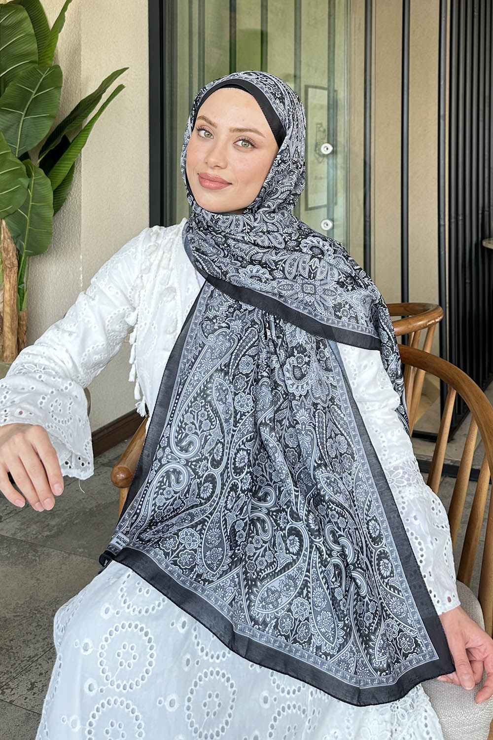 Lamelif Retro Desen Soft Şal Beyaz Siyah