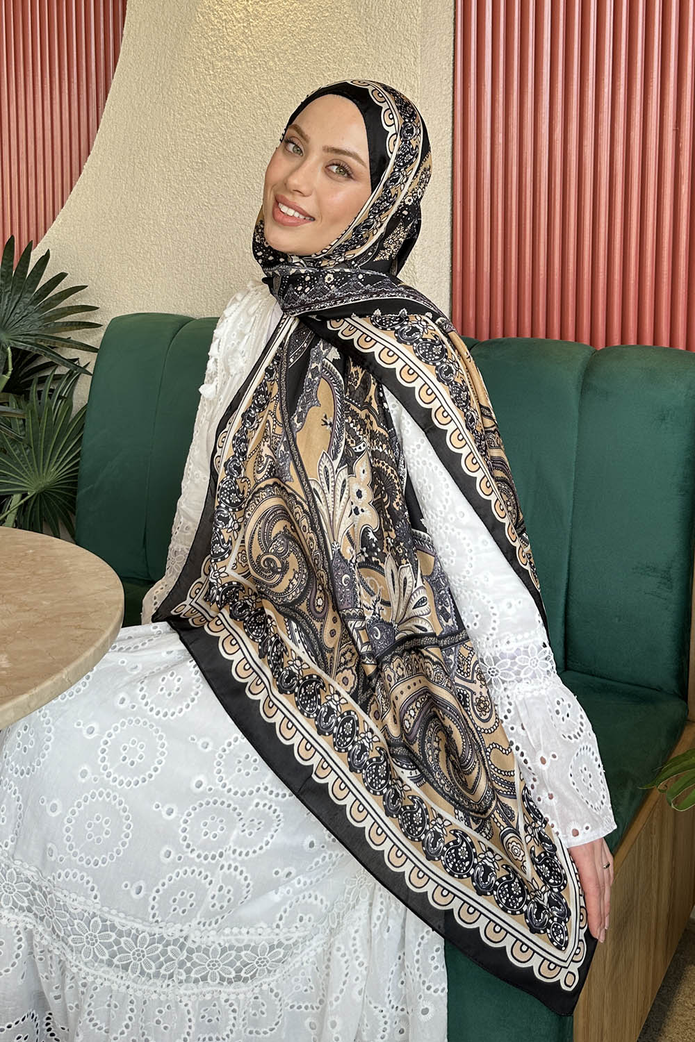 Lamelif  İthal İpeksi Vual Retro Desen Şal Siyah Camel