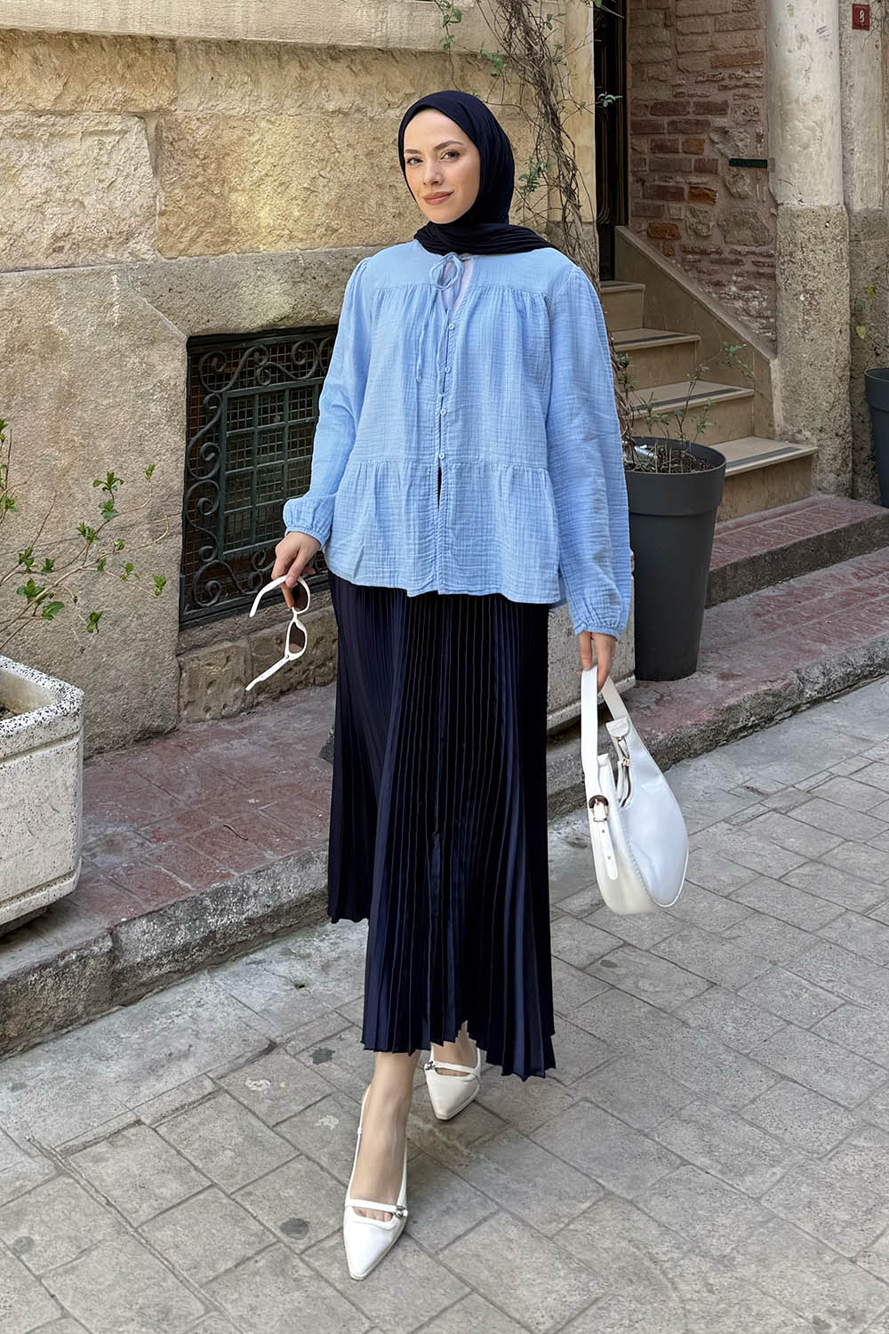 Lamelif V Yaka Kolları Lastikli Müslin Tesettür Gömlek Bebe Mavisi