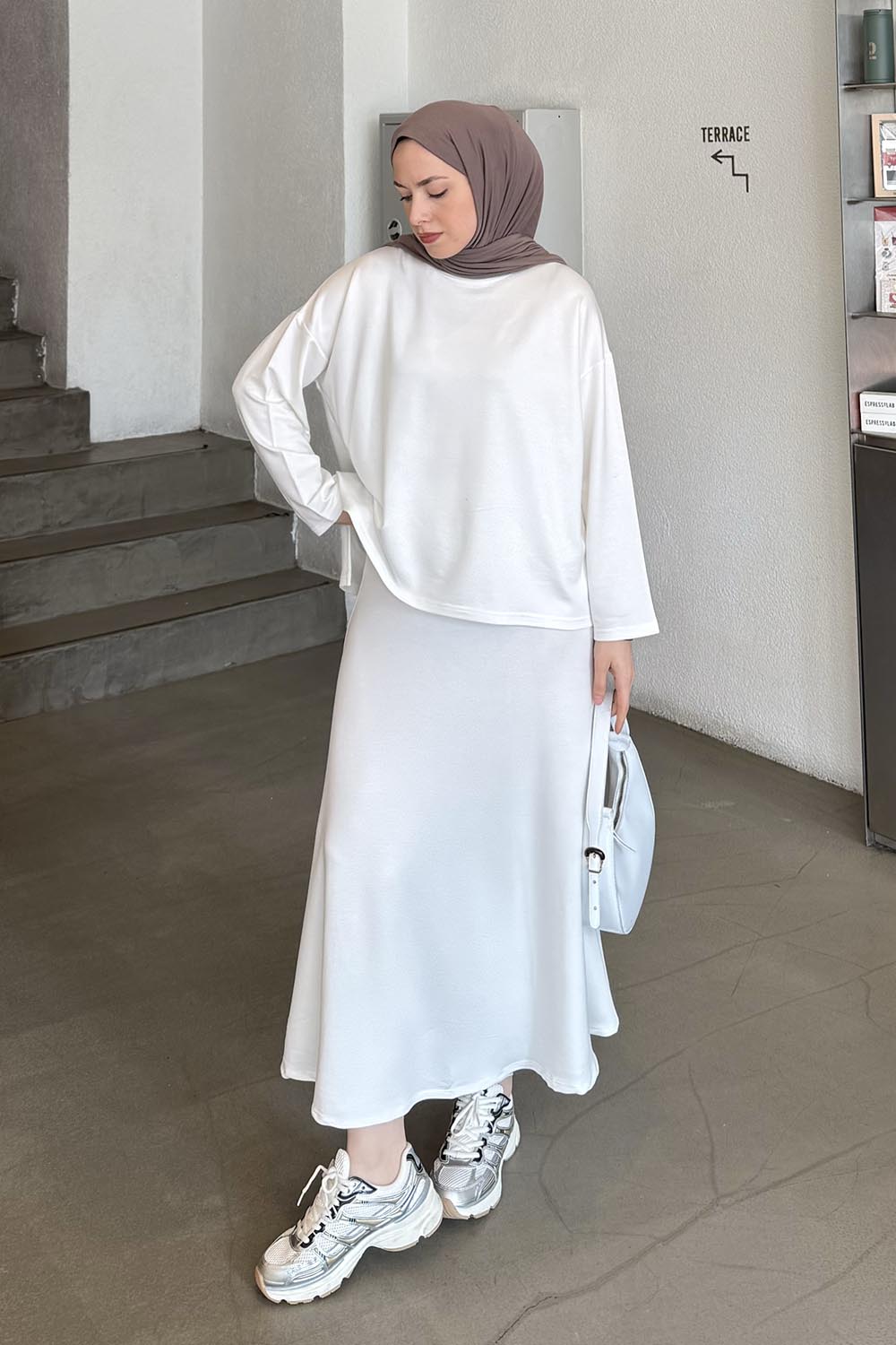 Lamelif Kristal Kloş Etekli Tesettür Takım Beyaz