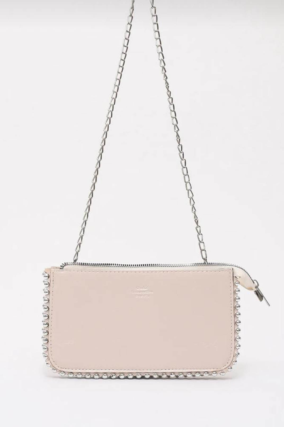 Lamelif Zımbalı Çapraz Askılı Zincirli Model Yumuşak Deri Fermuarlı Kadın Omuz Çantası Krem