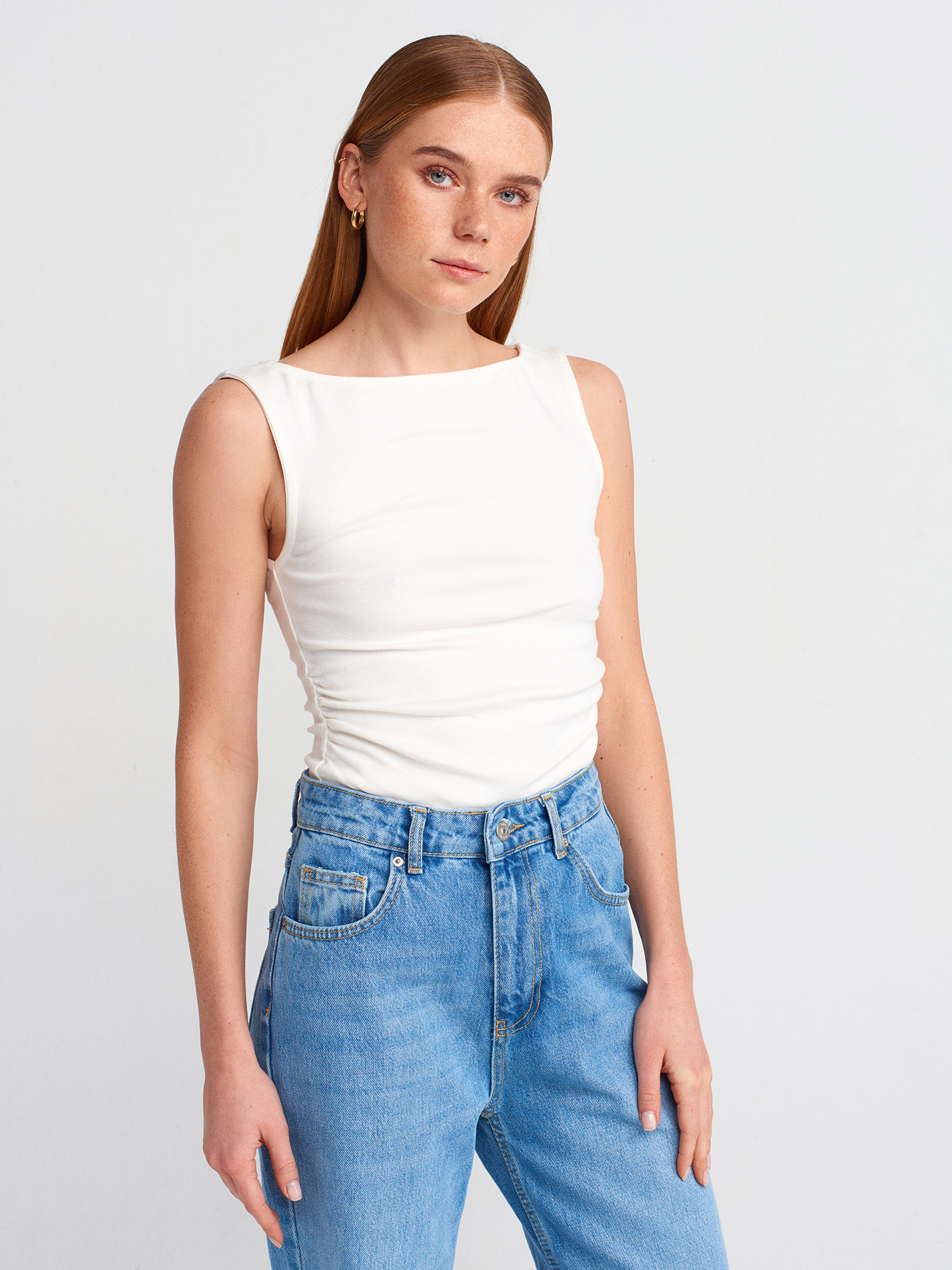 Lamelif DİLVİN 31589 Büzgülü Kayık Yaka Beyaz