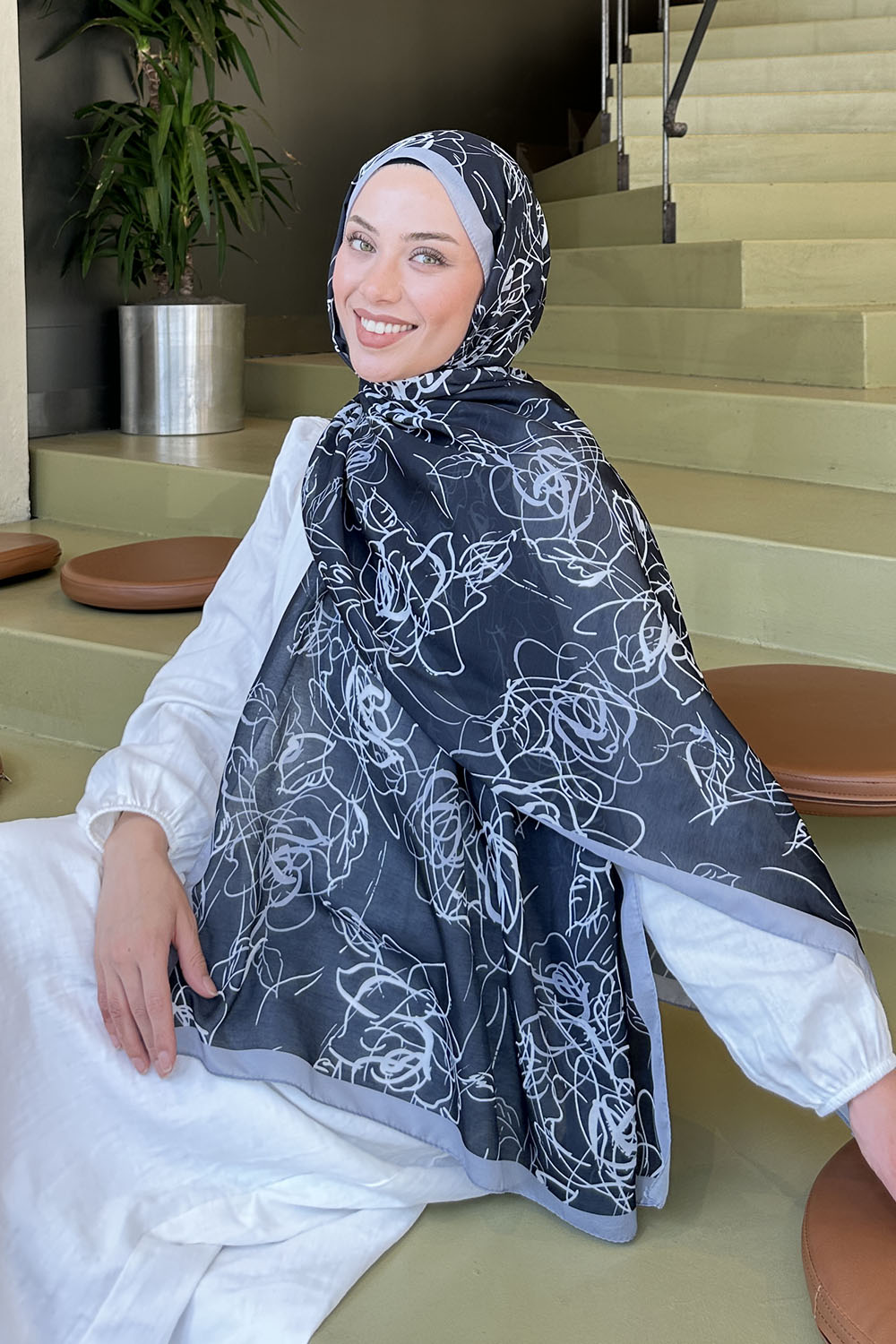 Lamelif Çicek Desen Soft Şal Siyah Gri