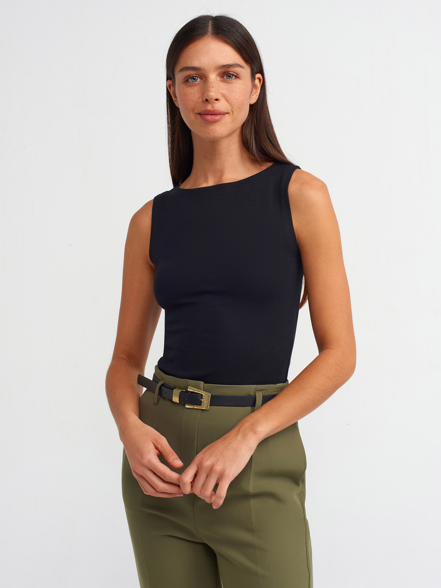 Lamelif Dilvin 20868 Kayık Yaka Kolsuz Top-Siyah