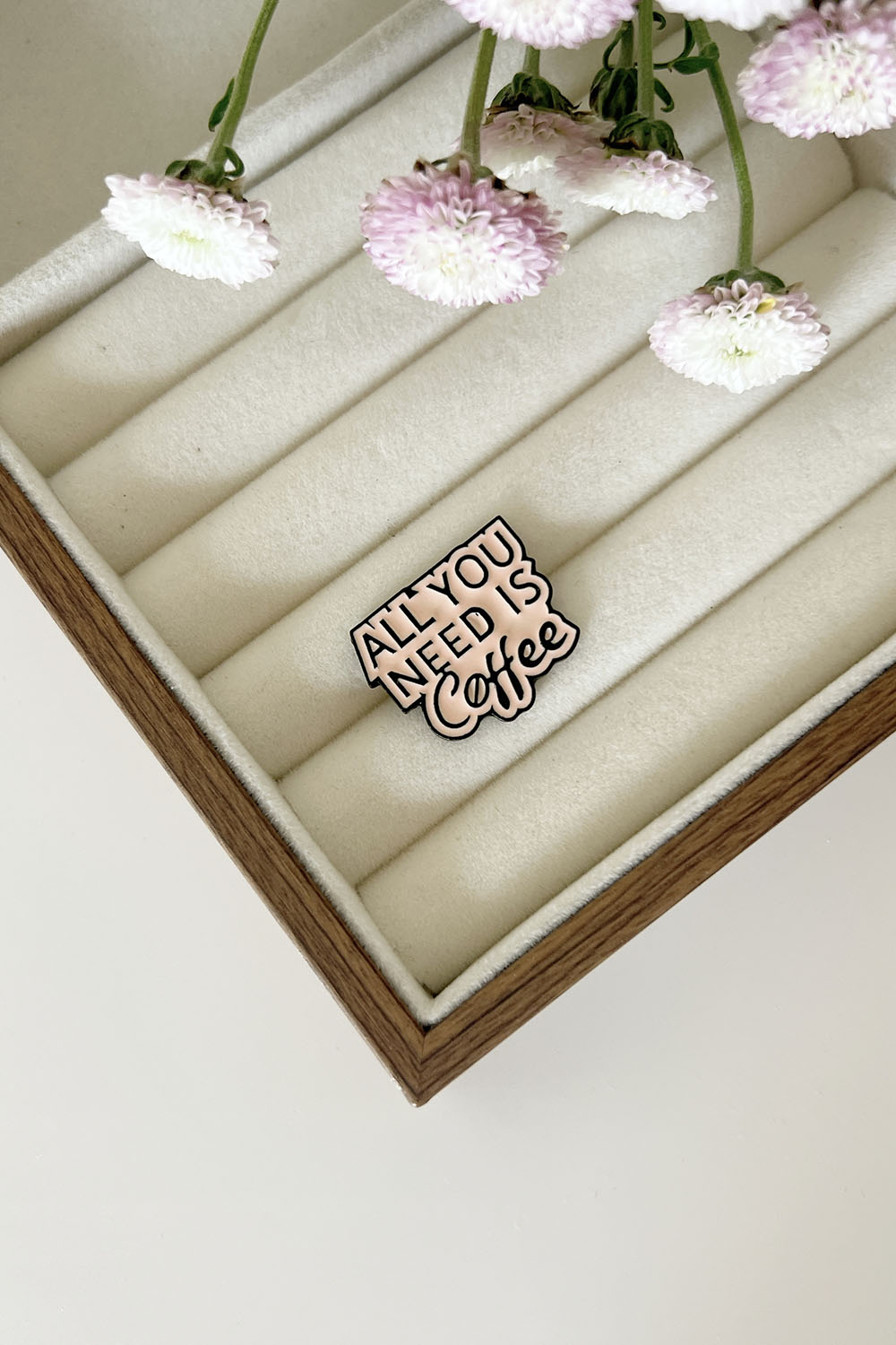 Modalamelif Tek İhtiyacım Olan Kahve Yazılı Demir Broş