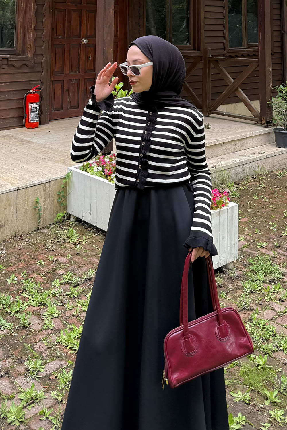 Lamelif Fırfırlı Çizgili Hırka Siyah