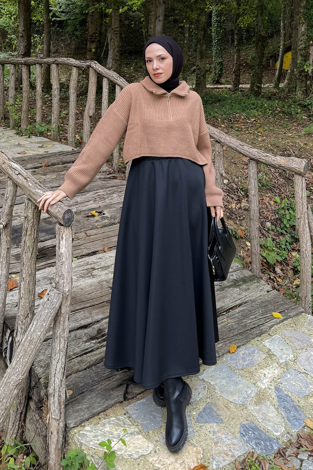 Lamelif Yaka Fermuarlı Crop Triko Kazak Camel