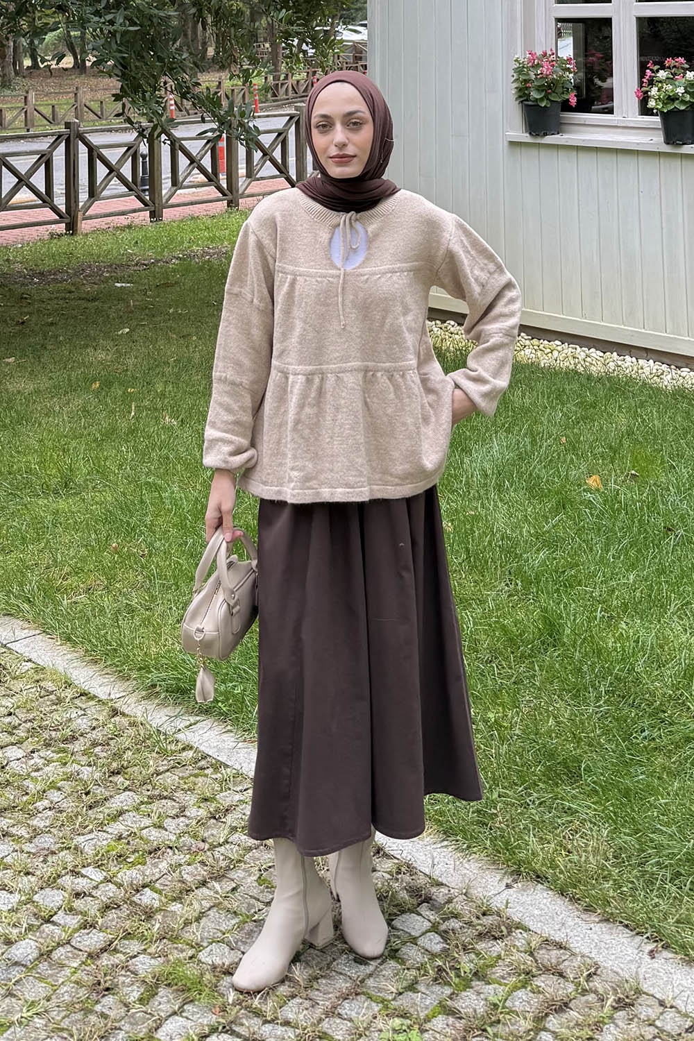 Lamelif Yakası Bağcıklı Triko Kazak Bej