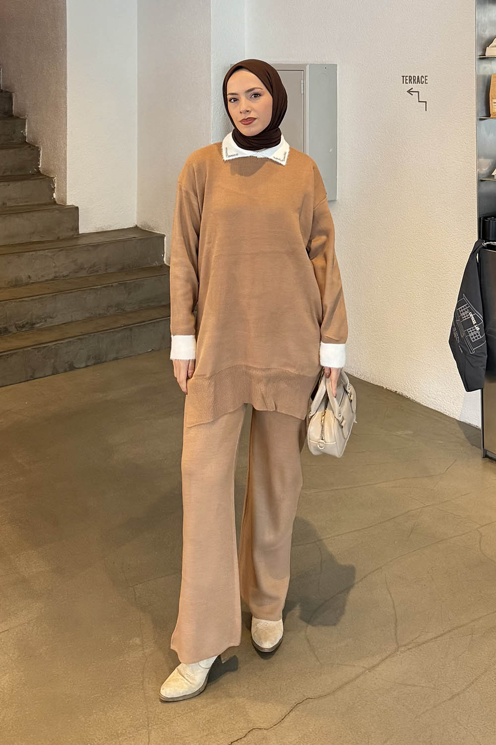 Lamelif Yakası Taşlı Triko Takım Camel