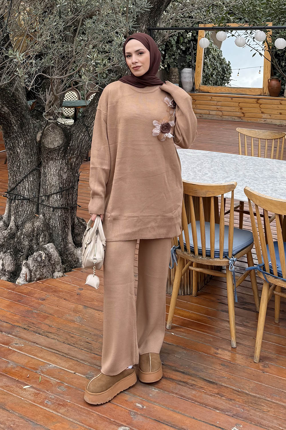 Lamelif Aksesuarlı Triko Takım Camel