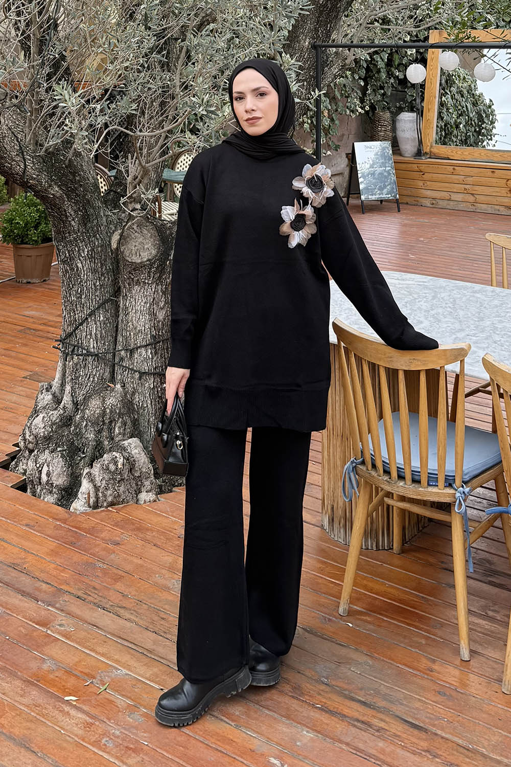 Lamelif Aksesuarlı Triko Takım Siyah