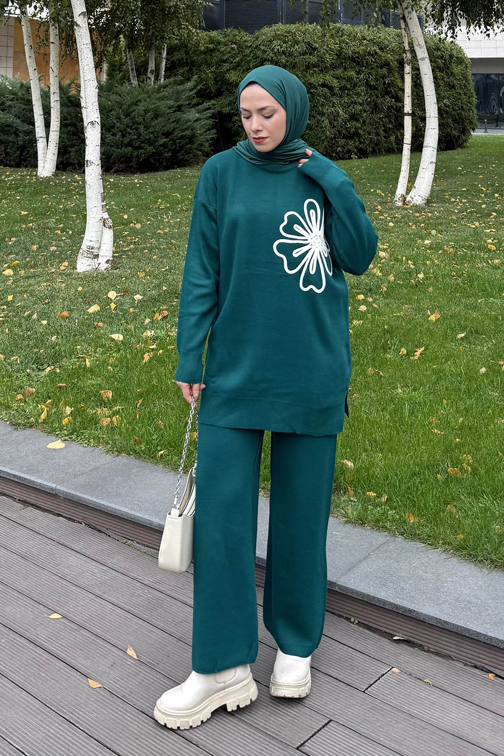 Lamelif Çiçek Detaylı Triko Takım Zümrüt