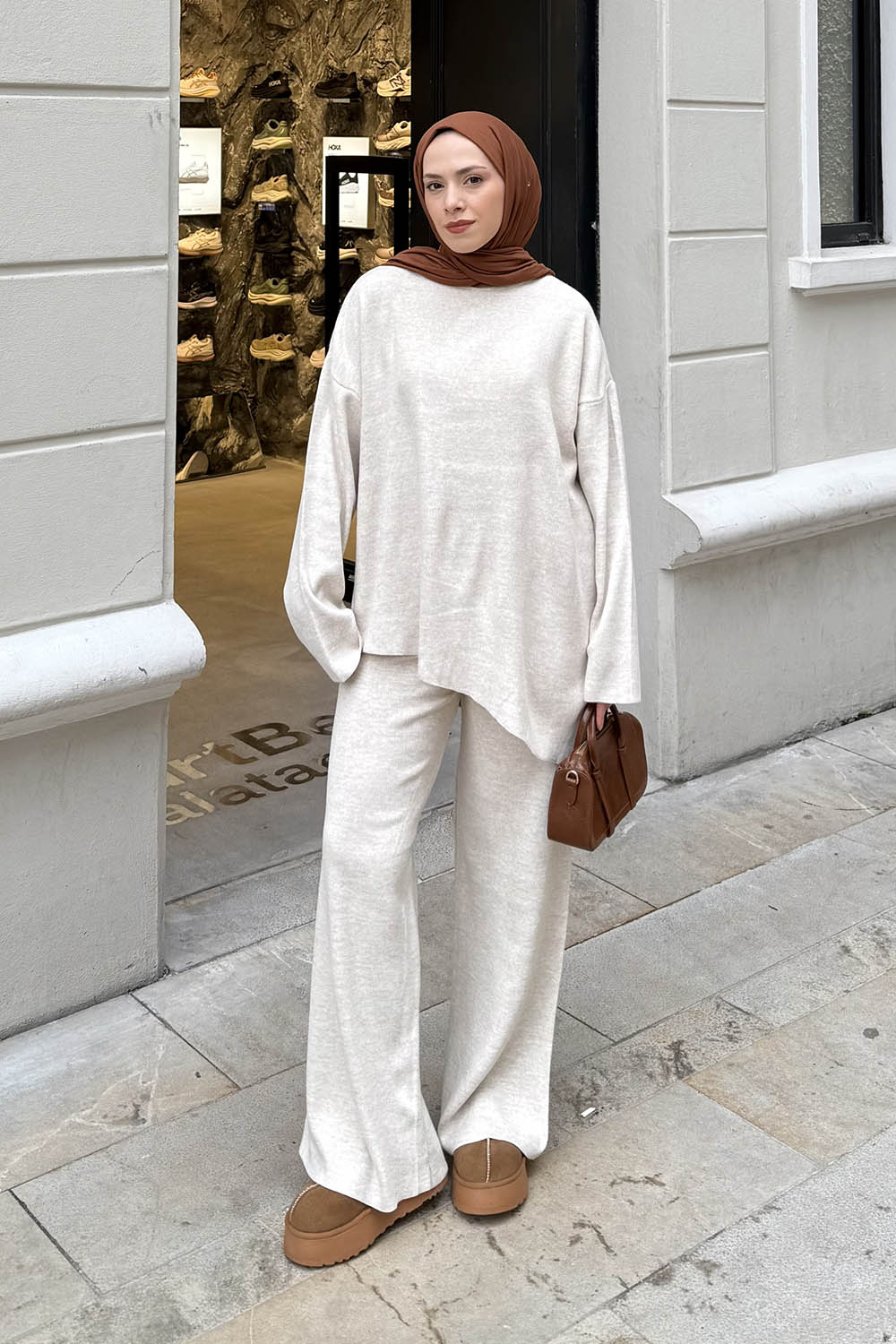 Lamelif Asimetrik Bisiklet Yaka Triko Takım Taş