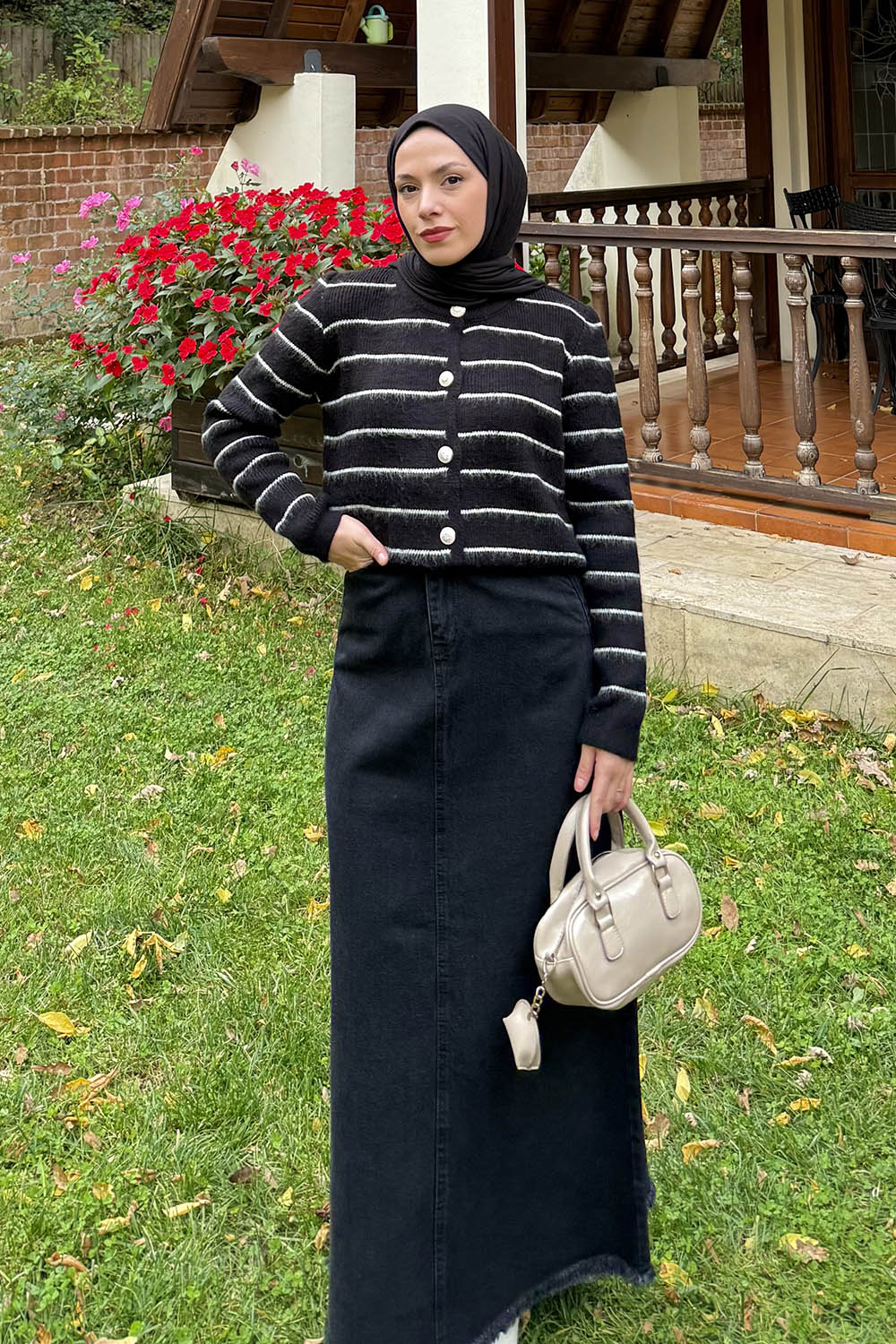 Lamelif Çizgi Detaylı Hırka Siyah