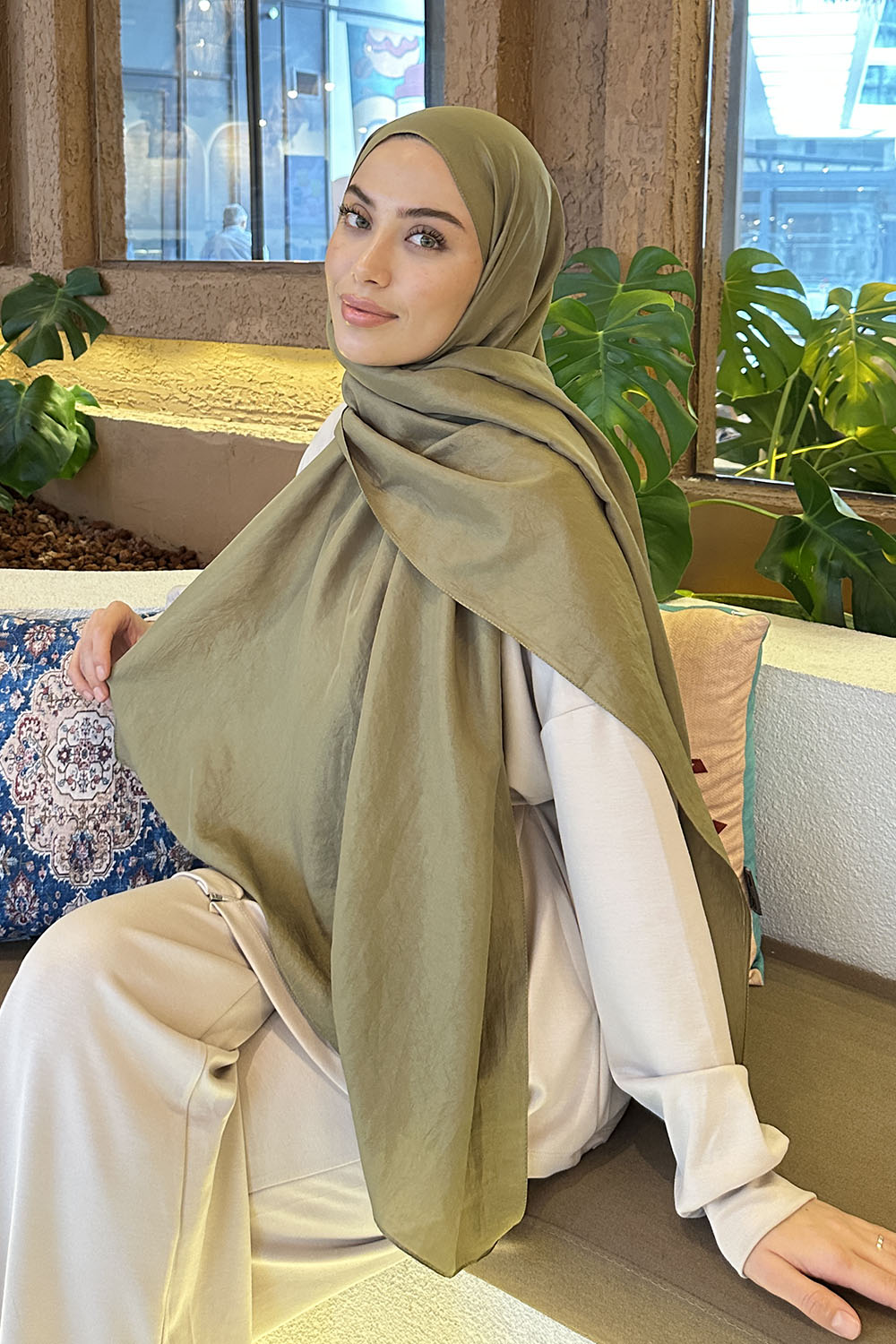 Lamelif Brisa Vual Şal Asker Yeşili