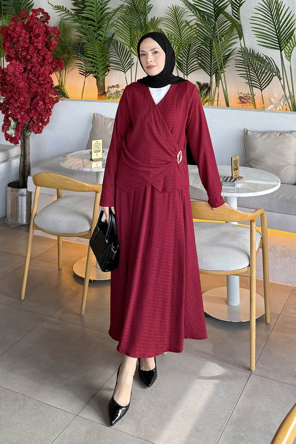 Lamelif Broş Detaylı Etekli Takım Bordo