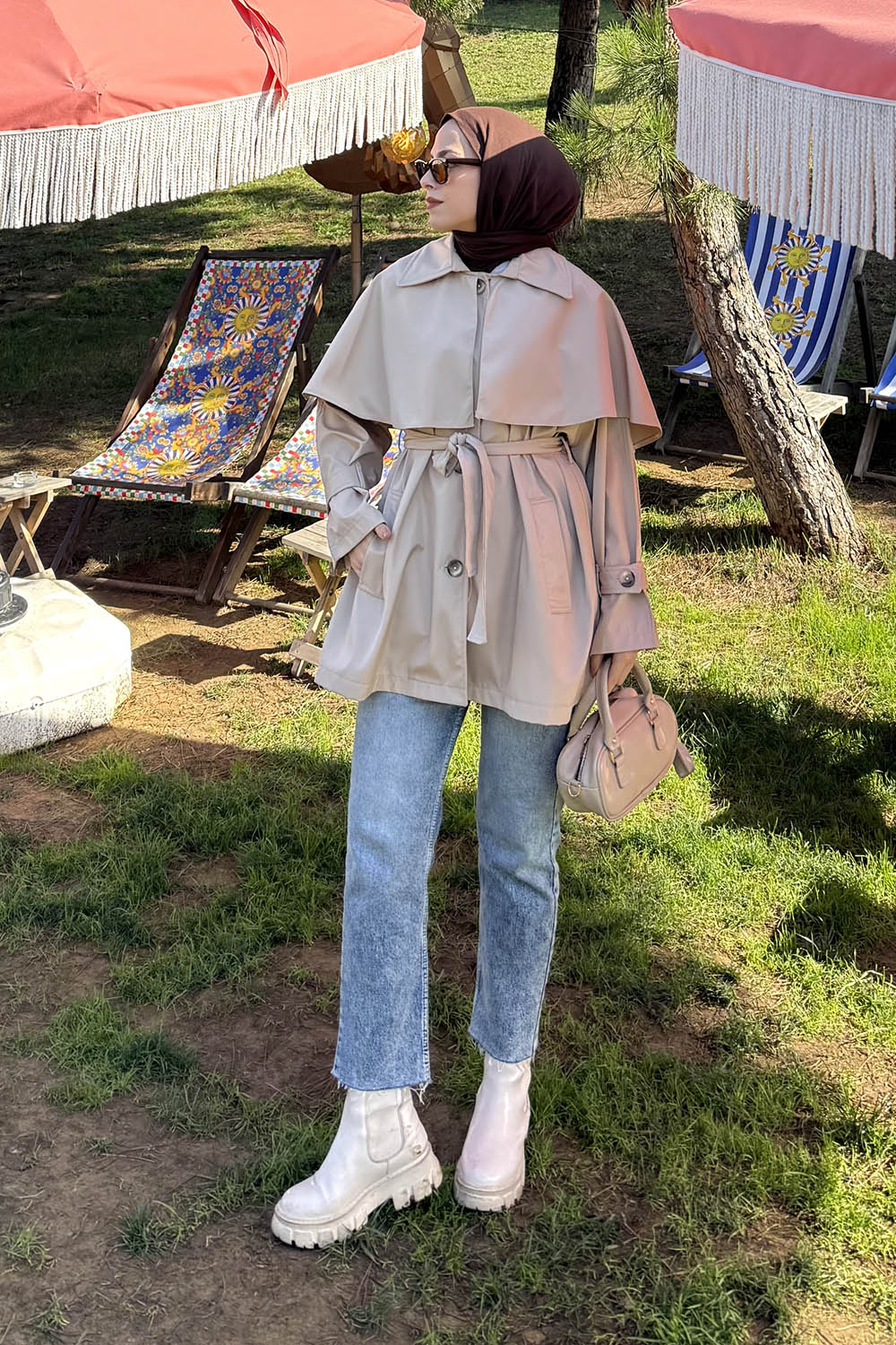 Lamelif Bağlama Detaylı Pelerinli Trençkot Bej