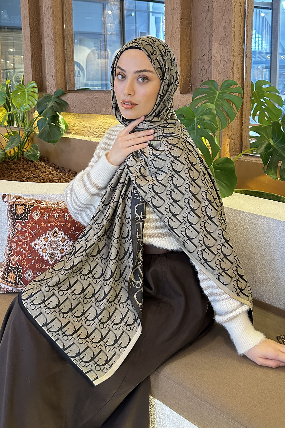 Lamelif Dior Desen Kaşmir Çift Taraflı Şal Siyah Bej