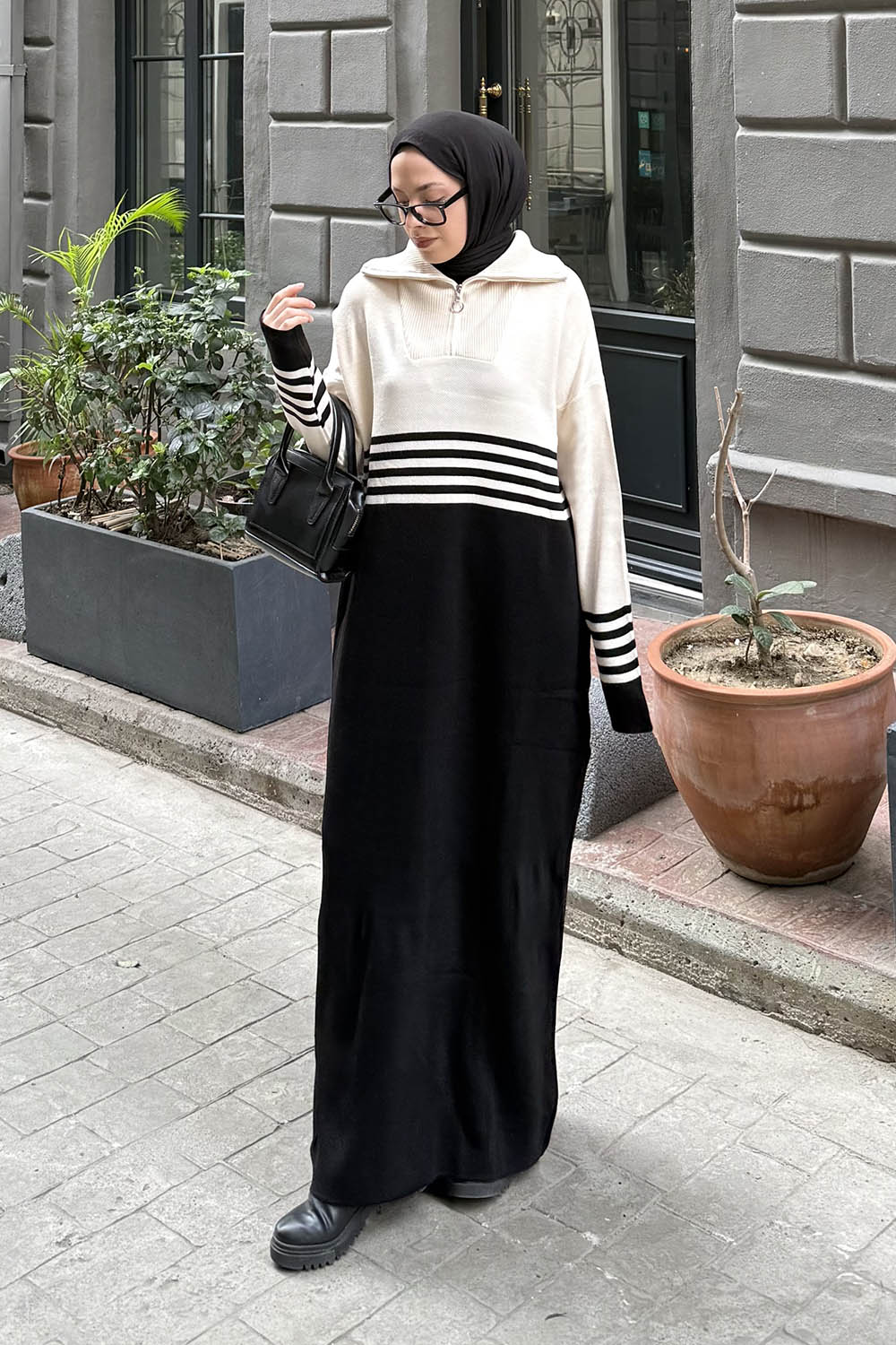 Lamelif Boğazlı Çizgi Detaylı Triko Elbise Siyah