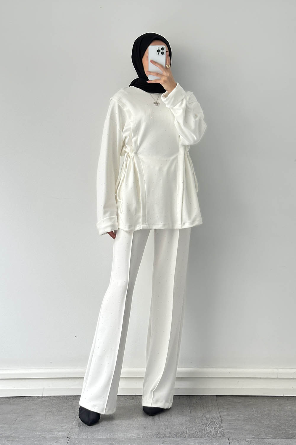 Lamelif Tünel Detaylı Taşlı Takım Beyaz