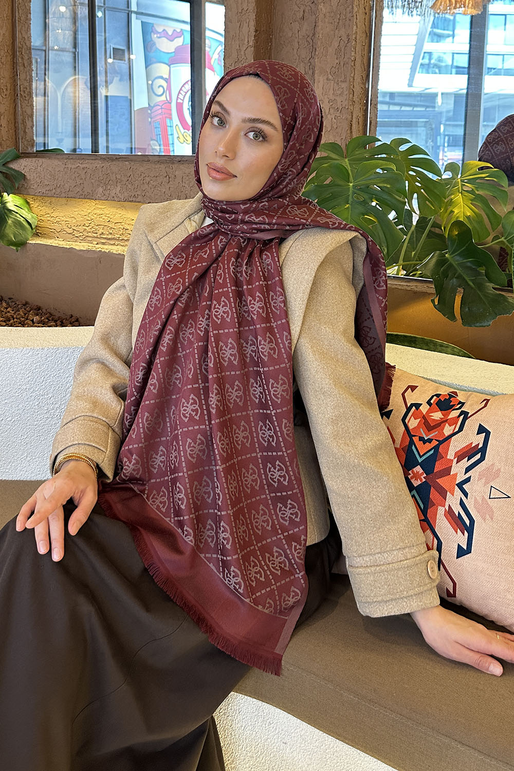 Lamelif Guess Desen Kaşmir Çift Taraflı Şal Bordo