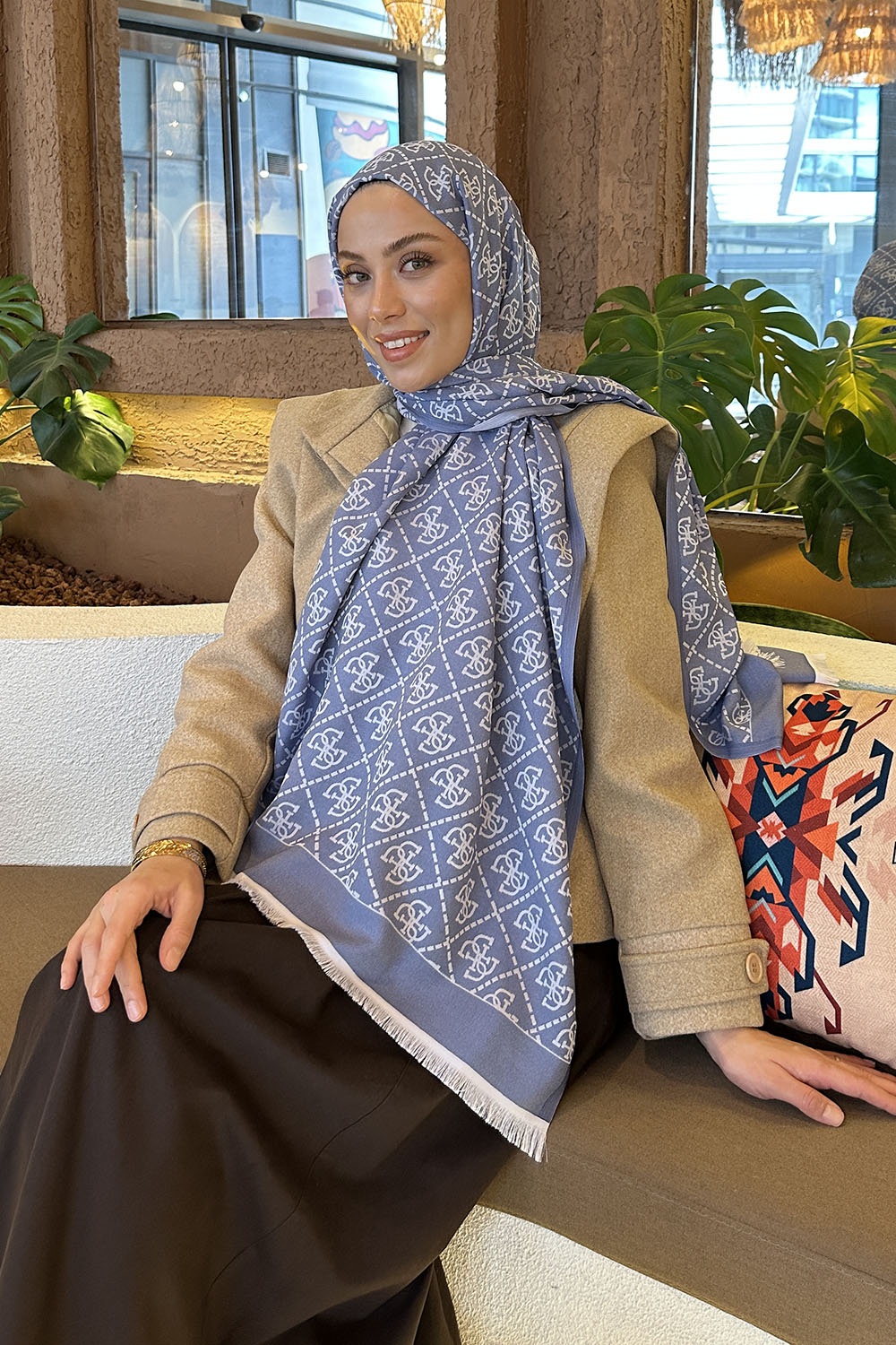 Lamelif Guess Desen Kaşmir Çift Taraflı Şal Kot Mavi Gümüş