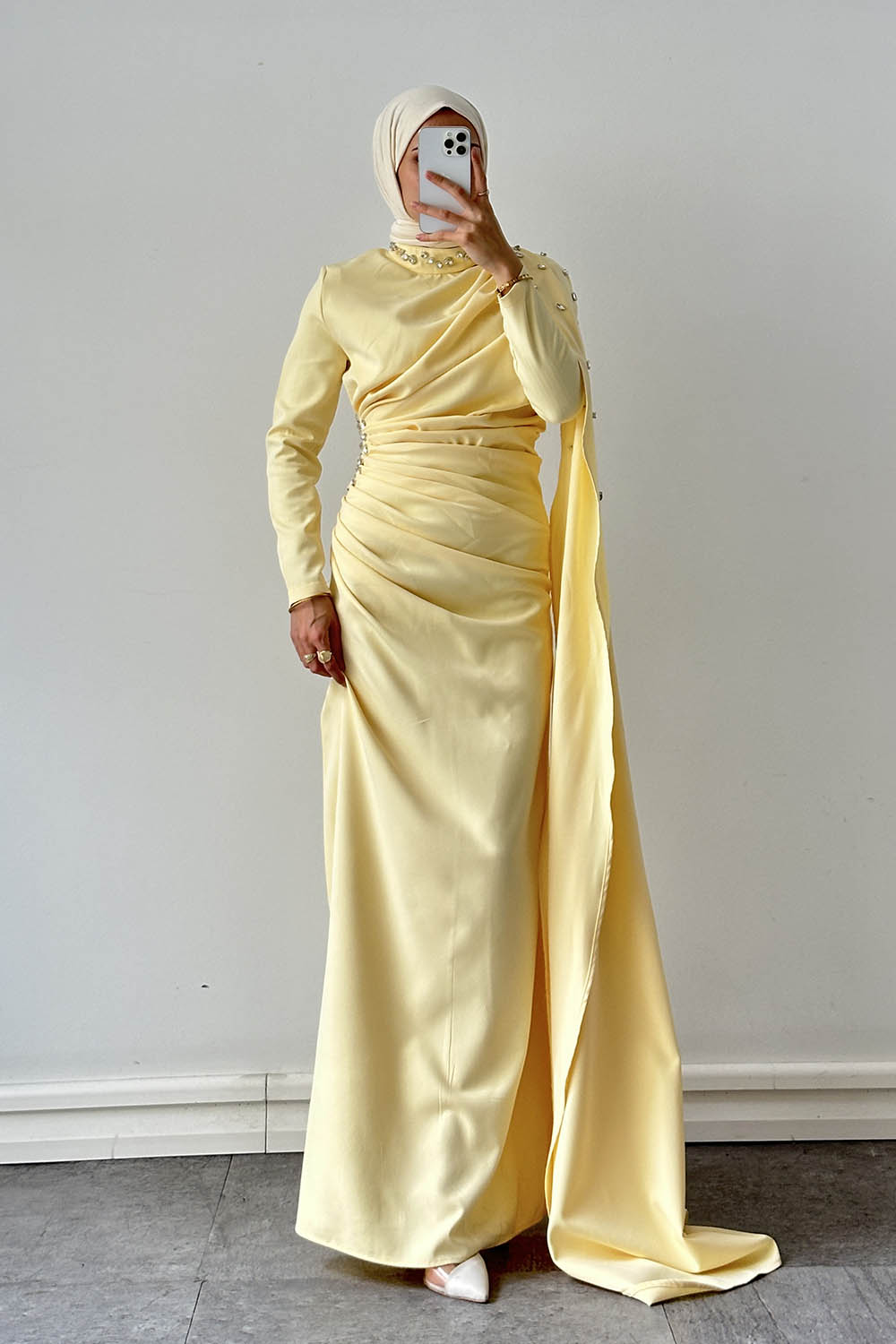 Lamelif Pelerin Detaylı Taşlı Elbise Sarı