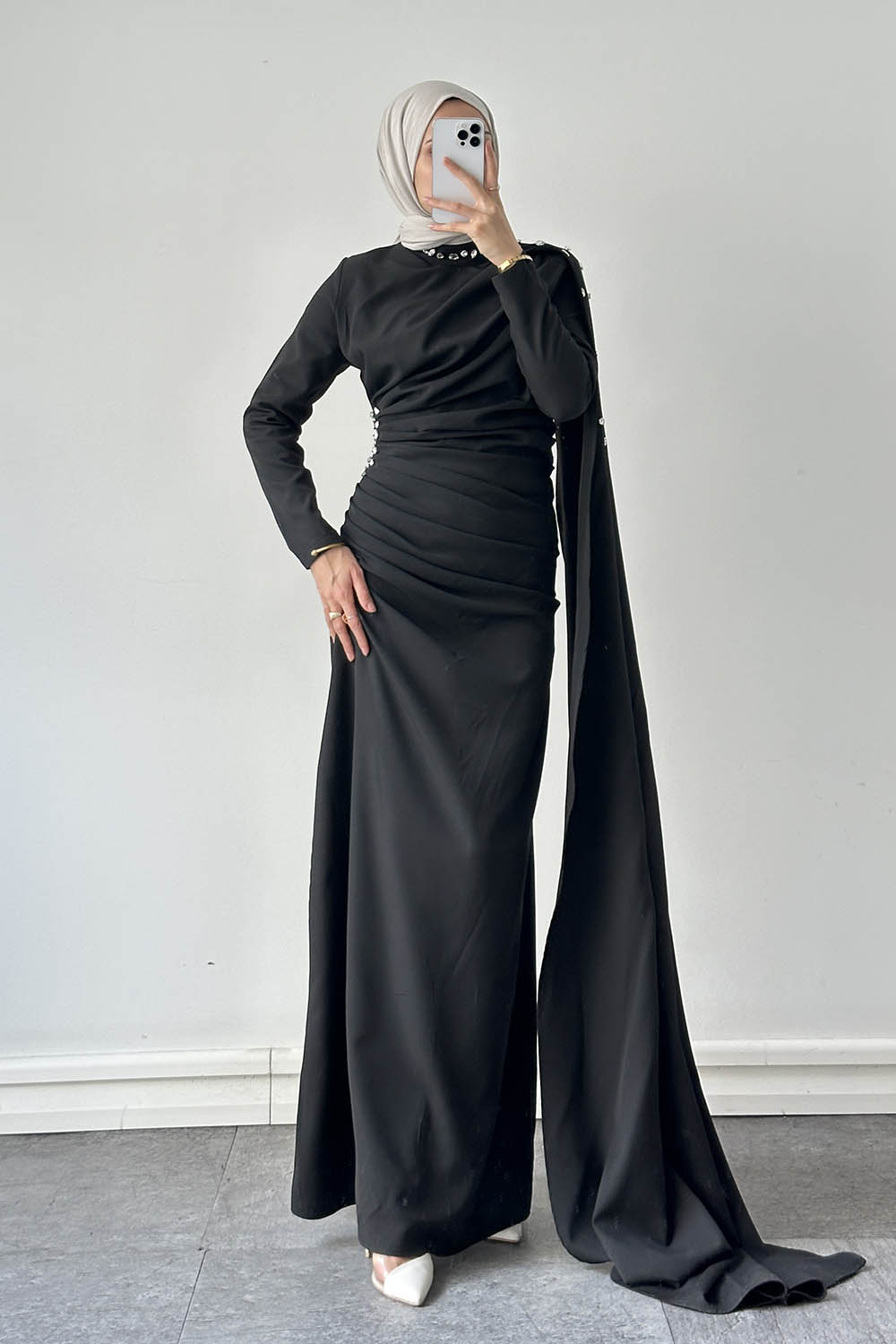 Lamelif Pelerin Detaylı Taşlı Elbise Siyah