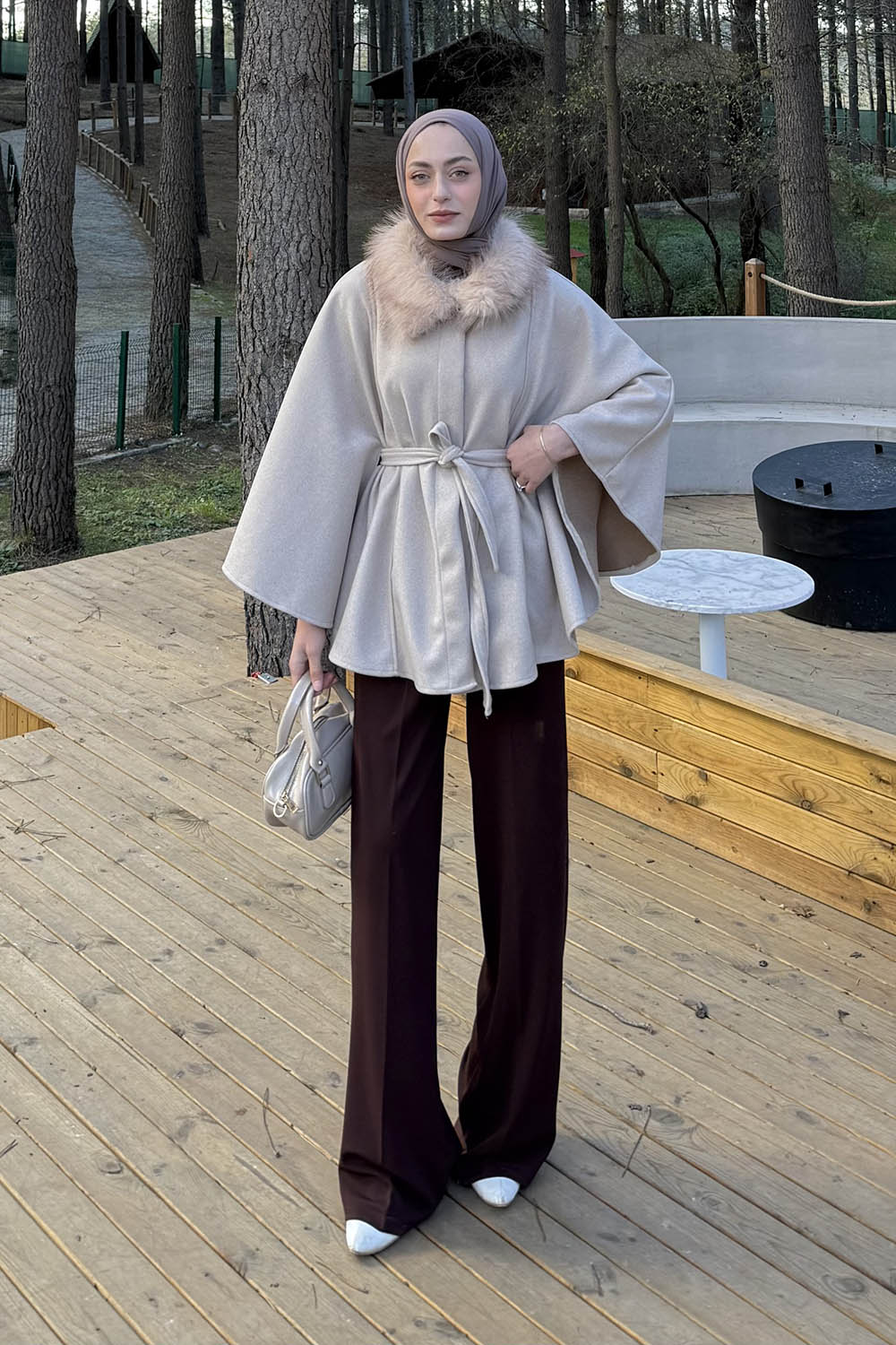 Lamelif Kürk Yakalı Panço Sütlü Kahve