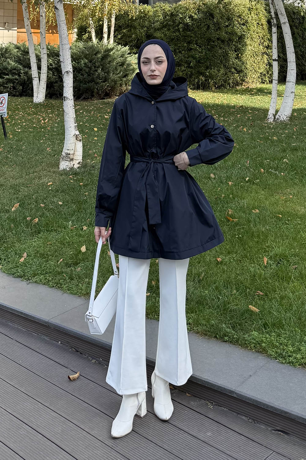 Lamelif Bağlama Detaylı Yağmurluk Lacivert