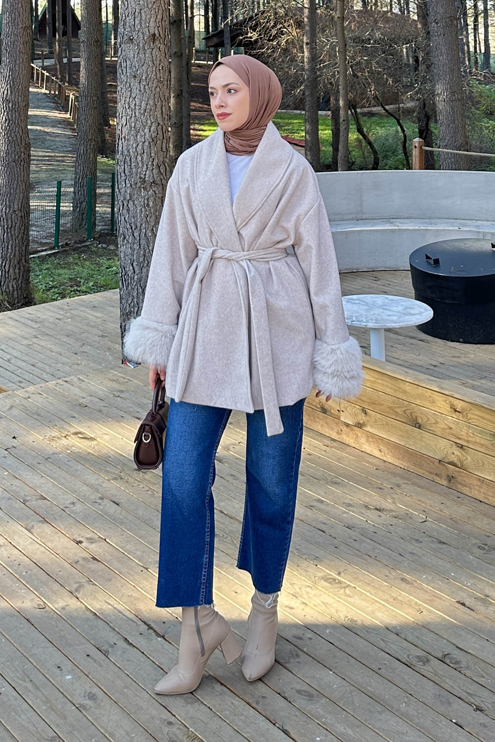 Lamelif Kol Kürk Detaylı Kaban Krem