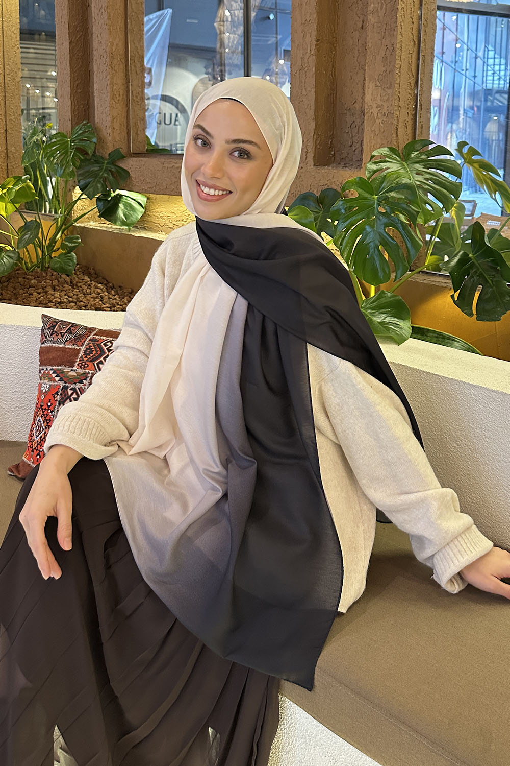 Lamelif Degrade Desen Soft Şal Siyah Ekru