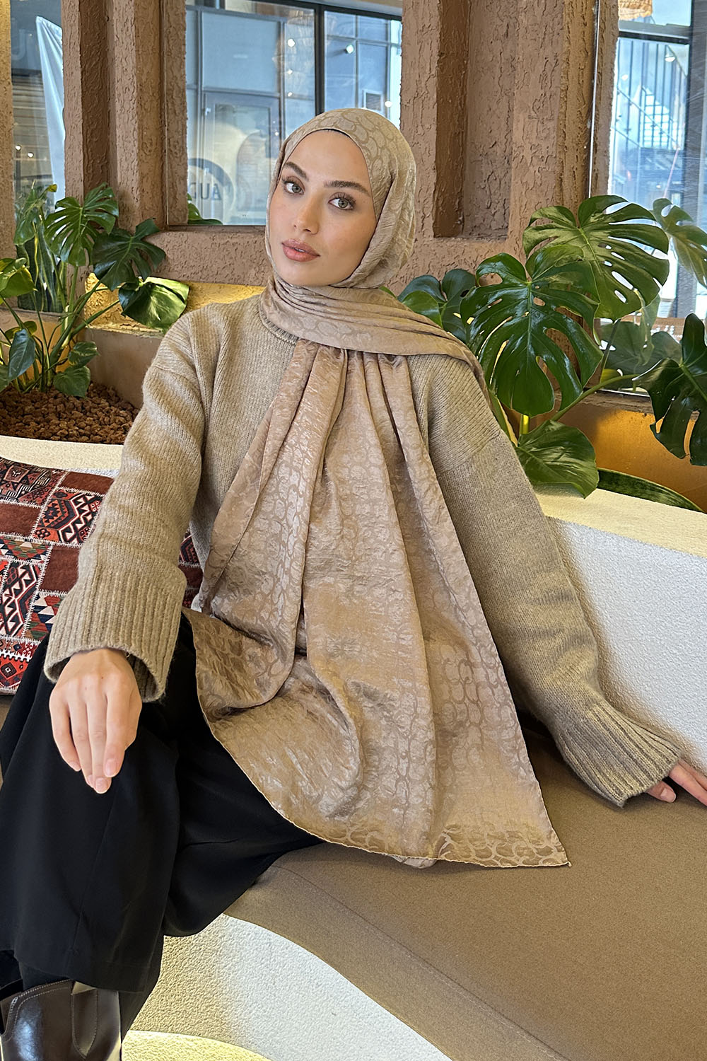 Lamelif  Bloom Desen Ayrobin Floş Jakar  Şal Vizon