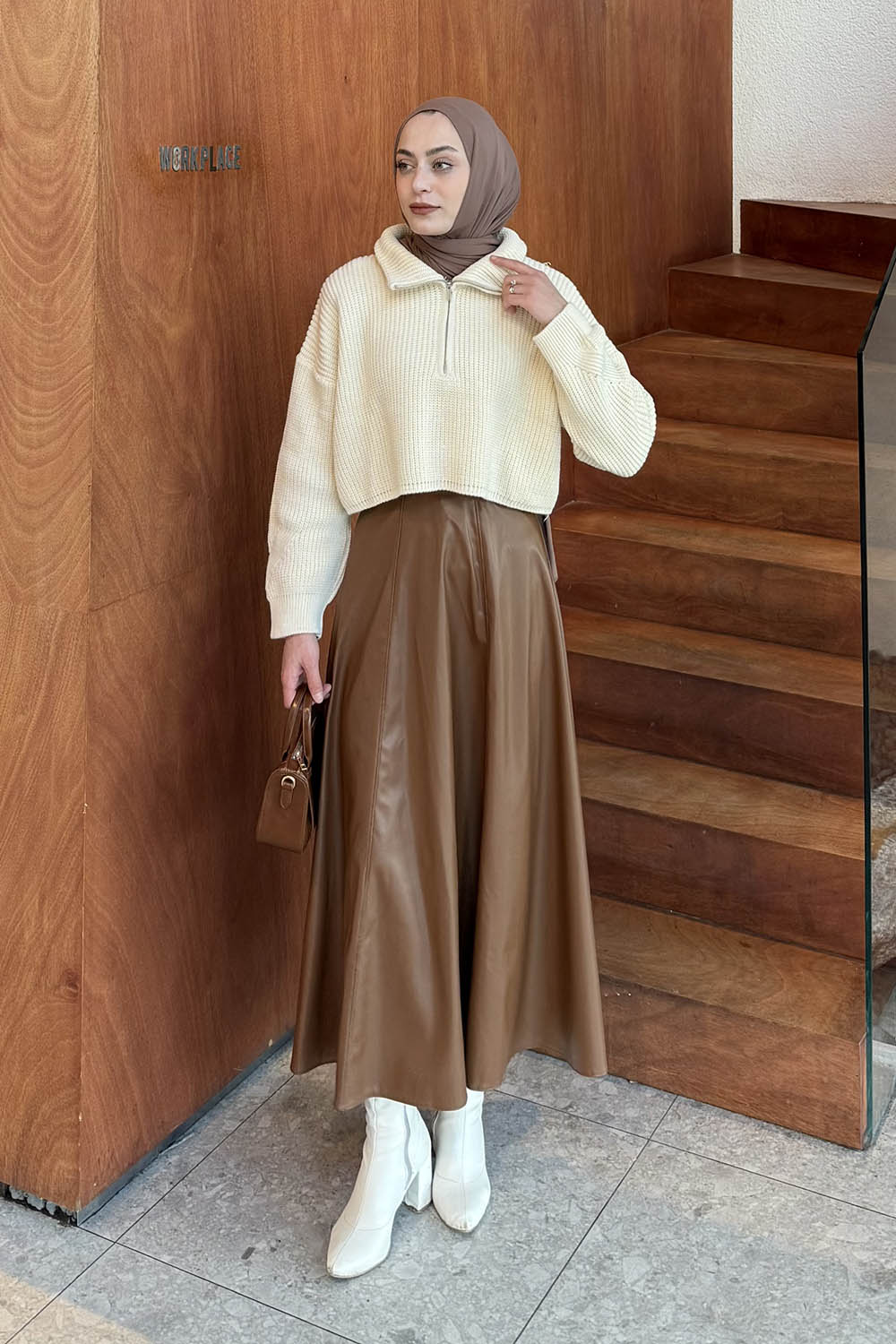 Lamelif Yaka Fermuarlı Crop Triko Kazak Ekru