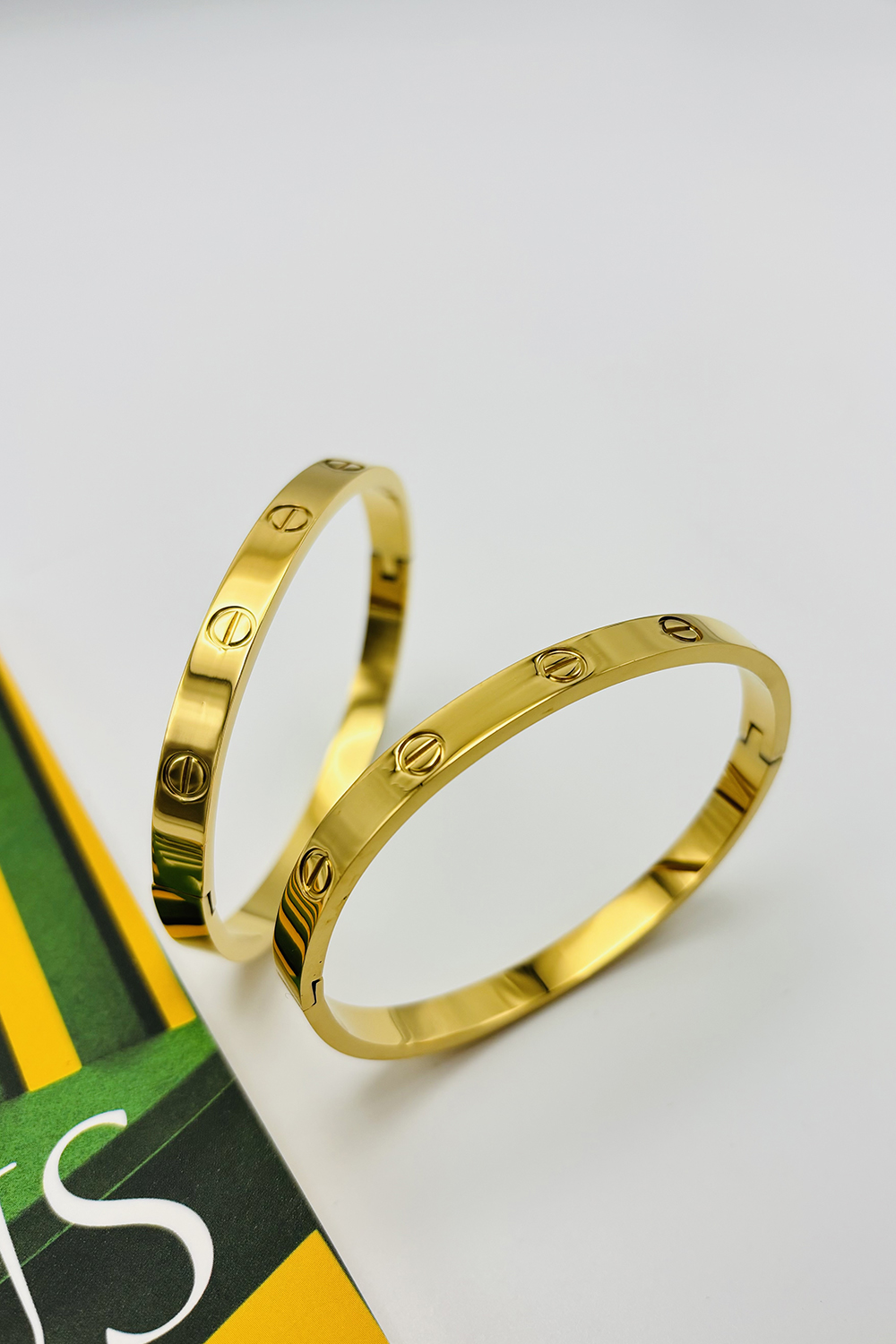 Gold Belted Gold Straight Wristband