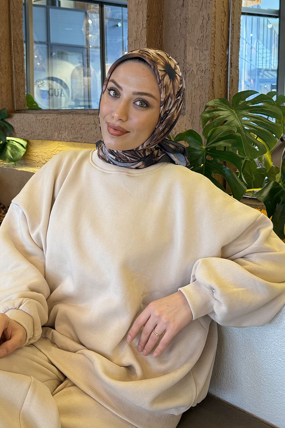 Lamelif Daisy Flowers Desen Soft Eşarp  Siyah Kahverengi